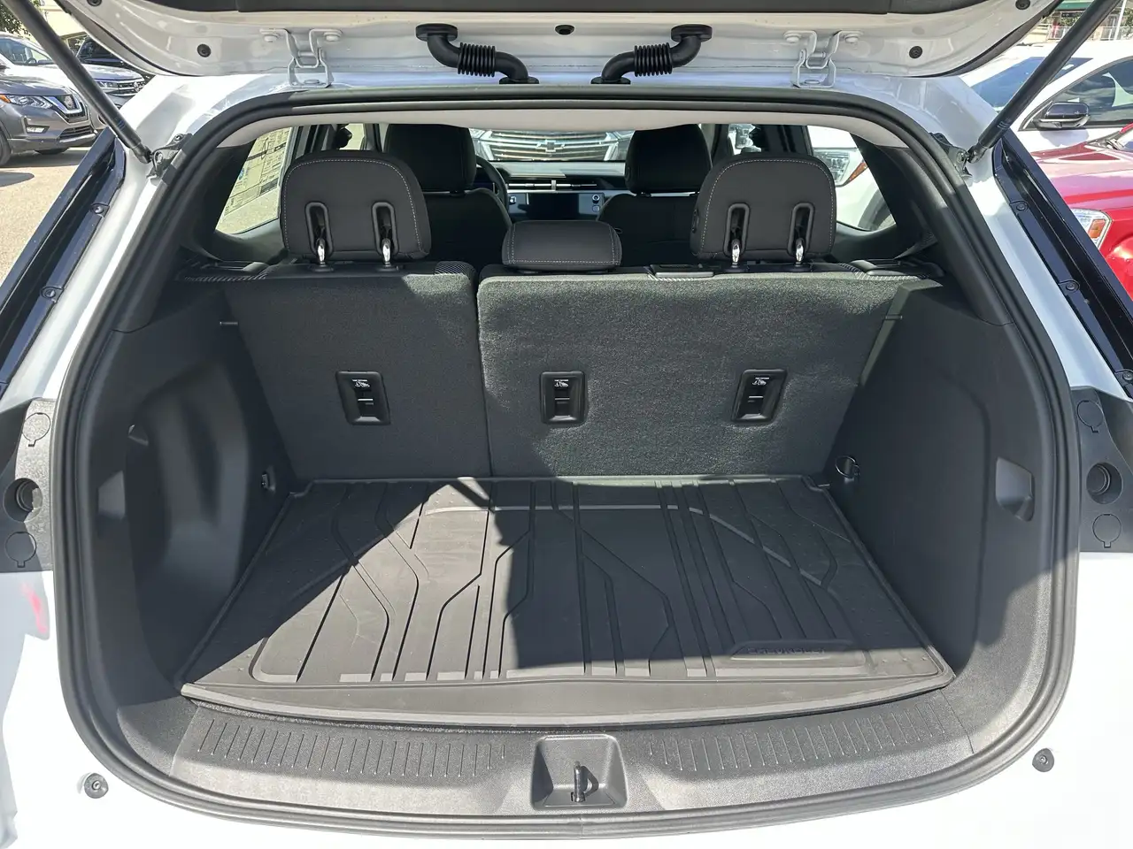 Chevrolet Bolt photo Chevrolet Bolt