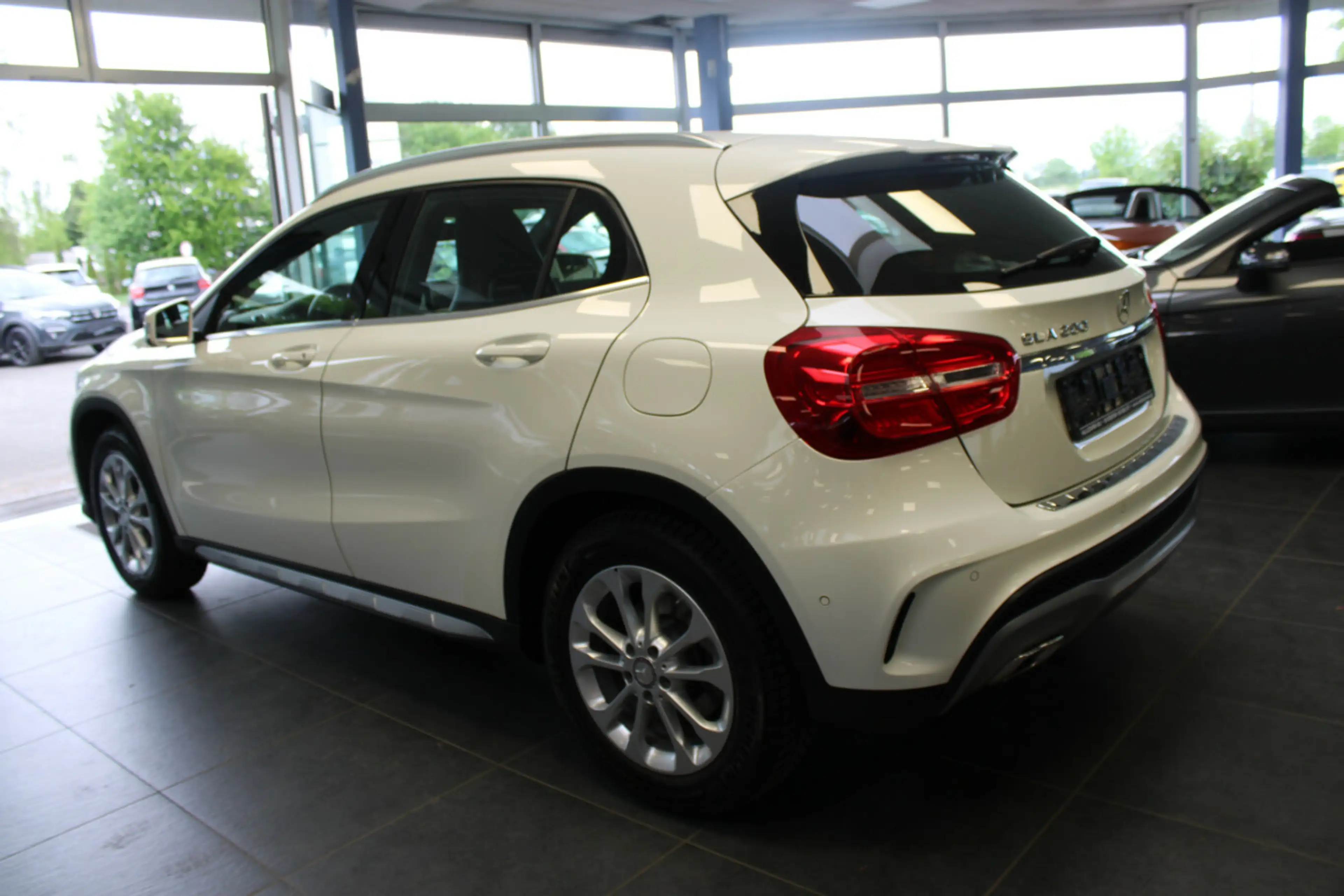 Mercedes-Benz GLA 200 Sport Utility Vehicle — photo 4