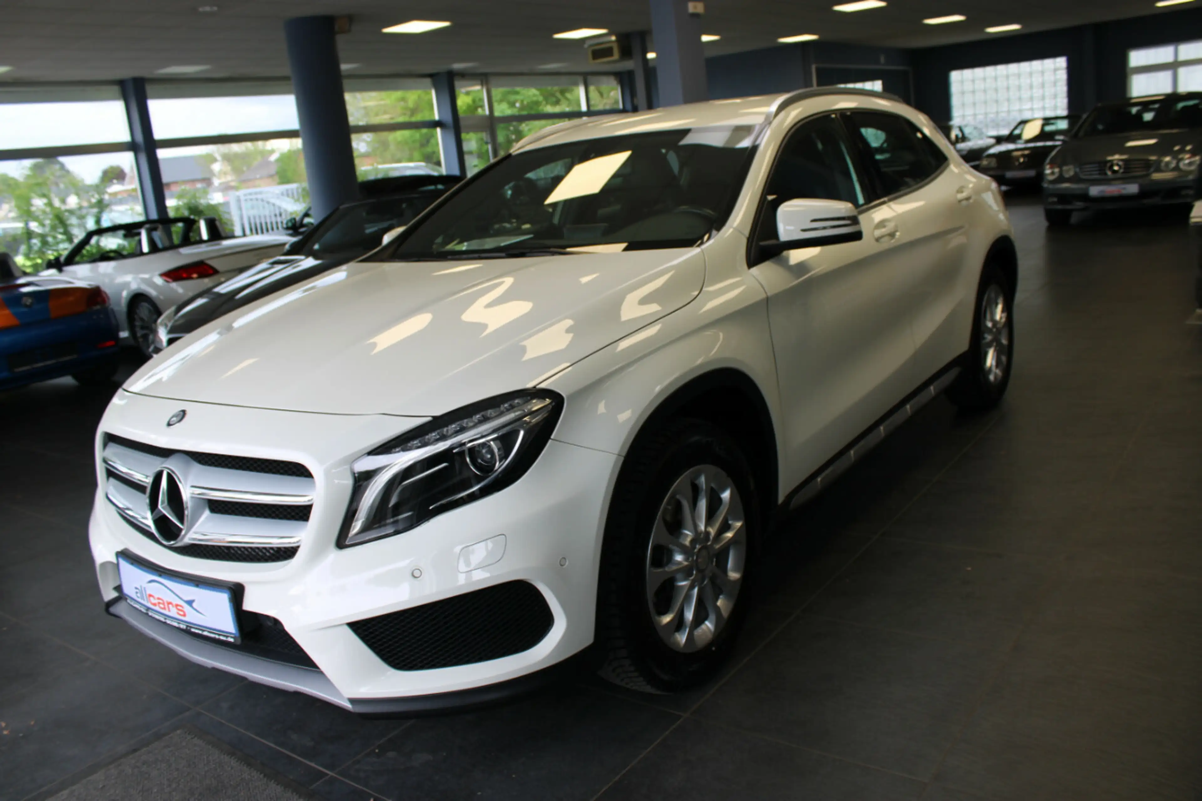 Mercedes-Benz GLA 200 Sport Utility Vehicle — photo 3