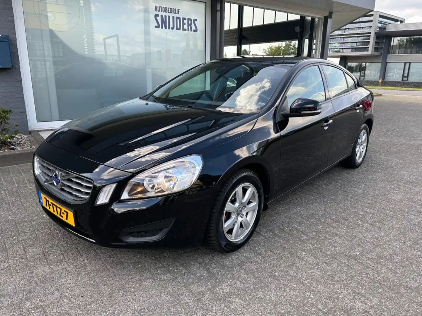 Volvo S60 T3 1.5i BUSINESS _ INTRO - Navigatie Noir - 1