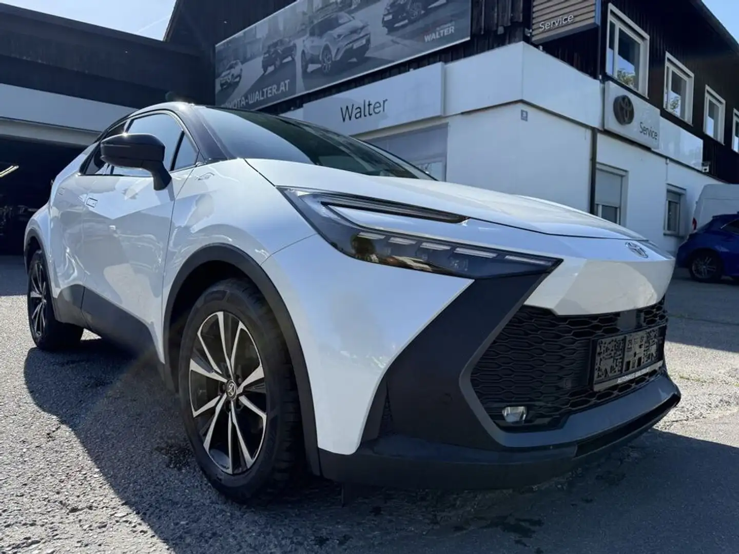 Toyota C-HR 1,8 Hybrid E-CVT Active Drive Weiß - 2