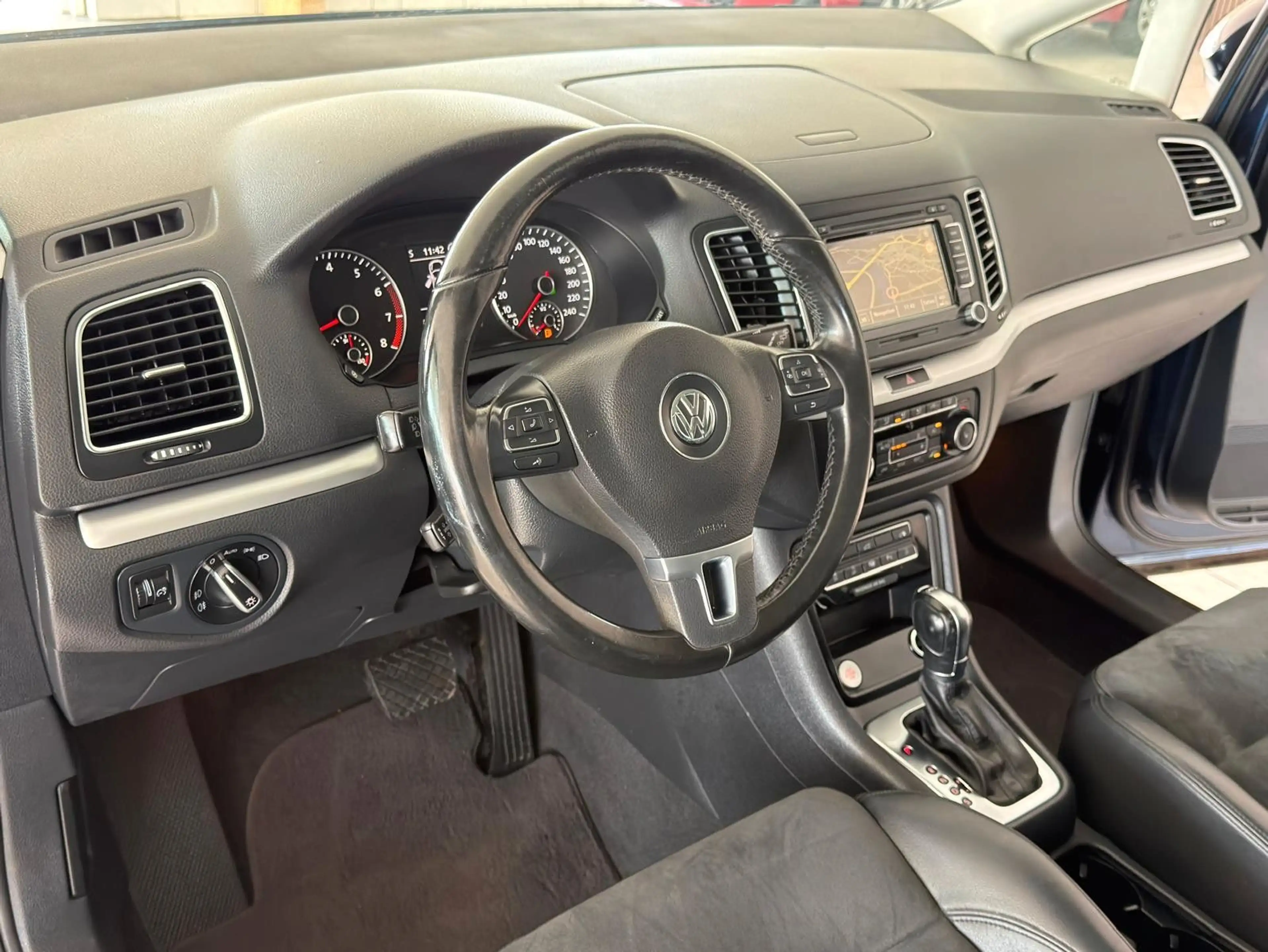 Volkswagen Sharan Highline+Bi-Xenon+7-Sitze+Kamera+EL-Türen — photo 13