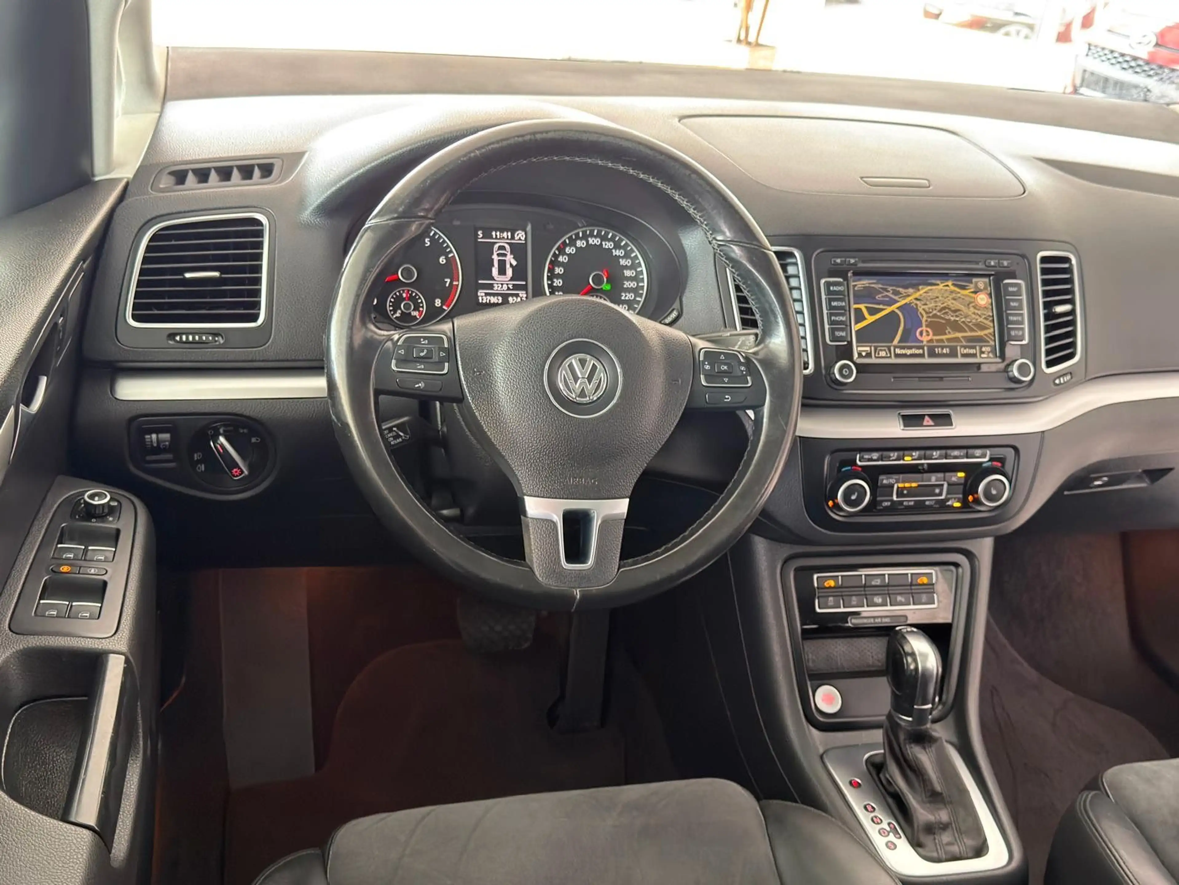 Volkswagen Sharan Highline+Bi-Xenon+7-Sitze+Kamera+EL-Türen — photo 14