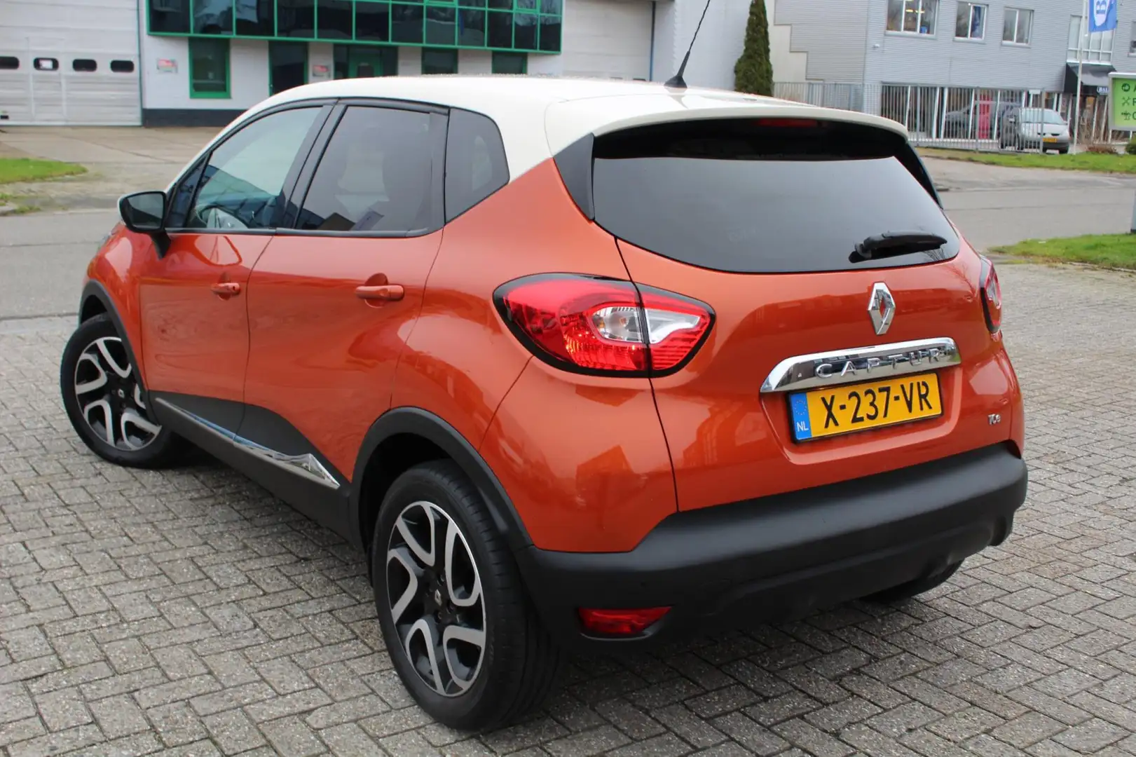 Renault Captur 1.2 TCe Dynamique Navigatie Dealer Onderhouden Oranje - 2