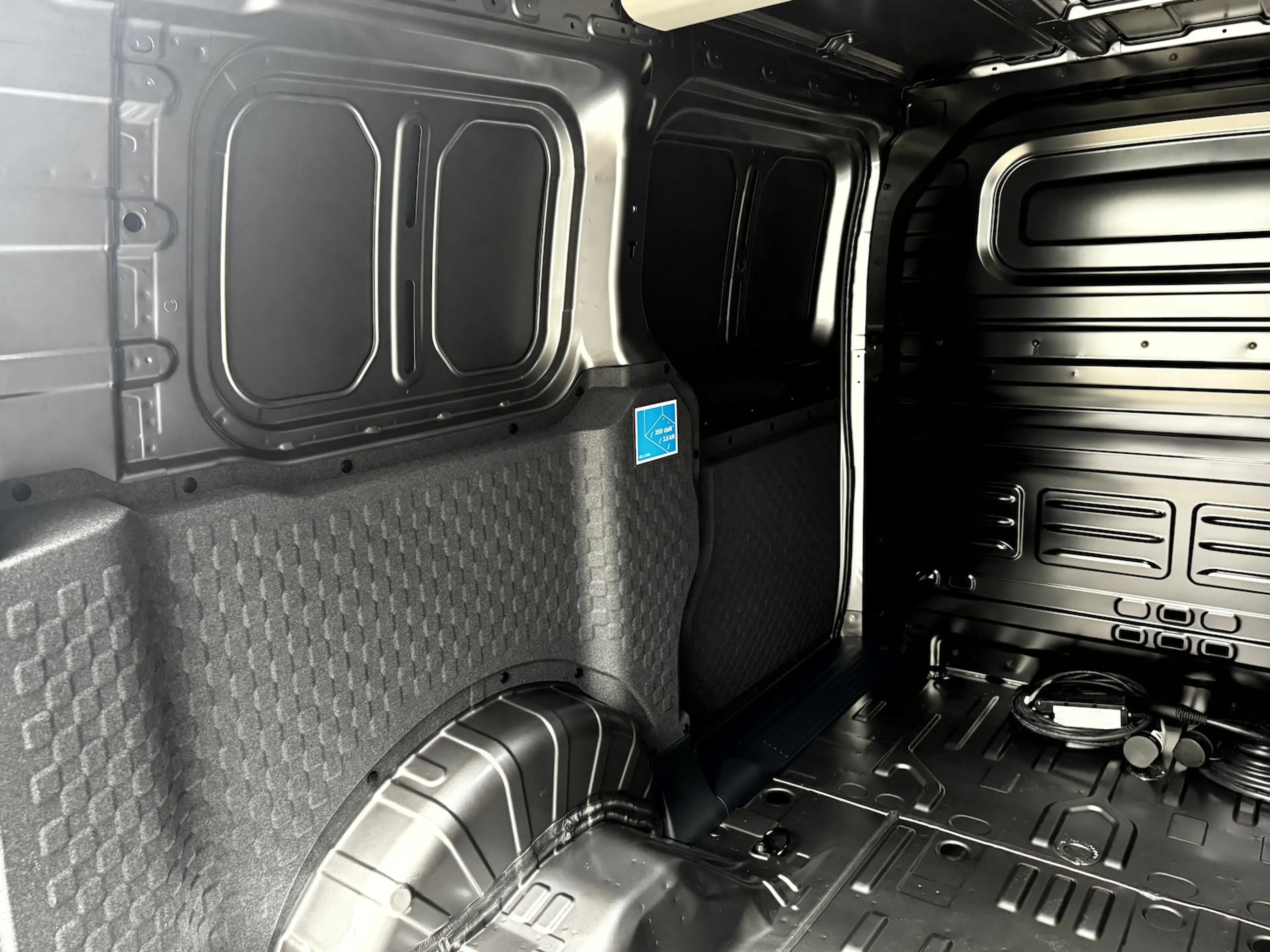 Kia PV5 Cargo L2H1 71 ELITE | 3T | WP | AW — photo 14