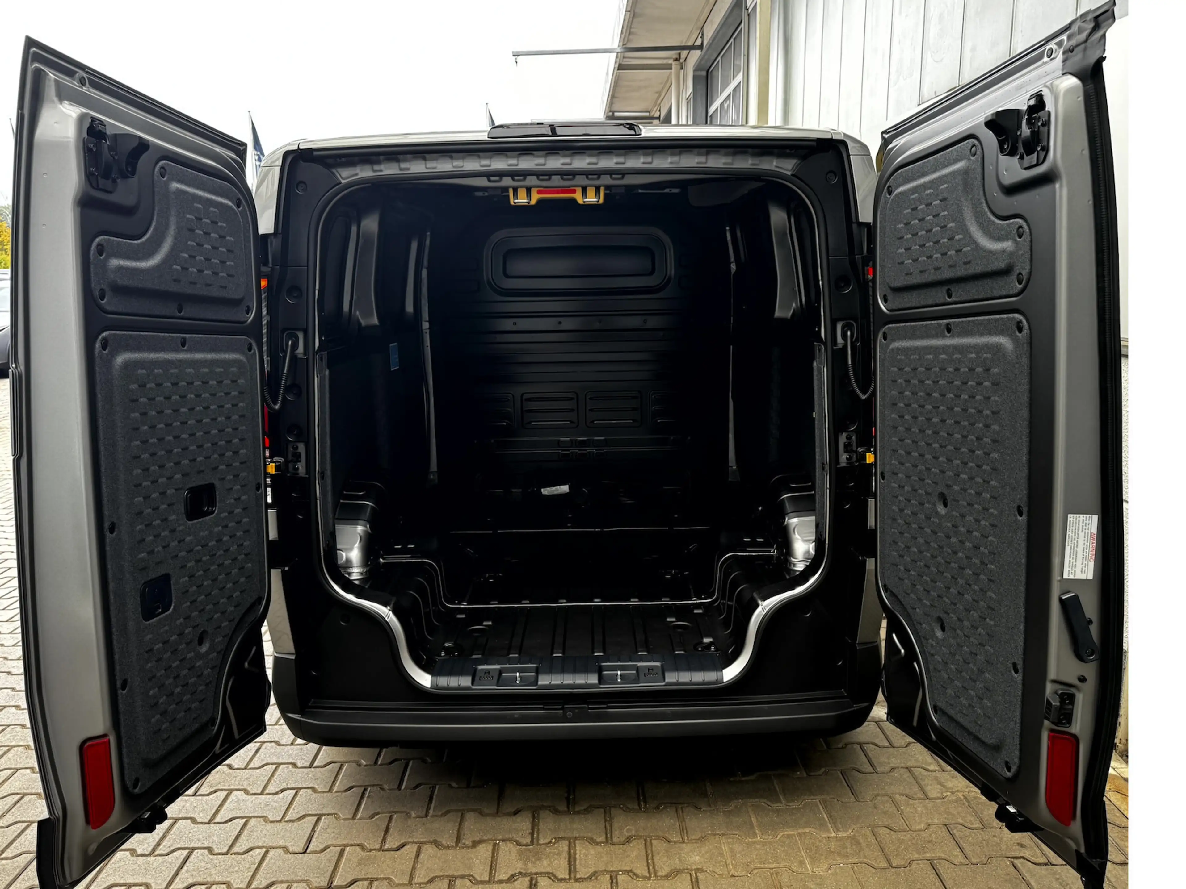Kia PV5 Cargo L2H1 71 ELITE | 3T | WP | AW — photo 11