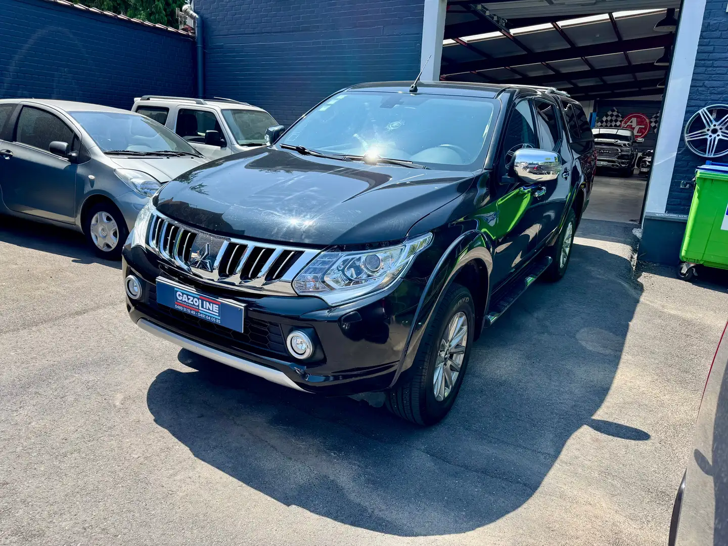 Mitsubishi L200 2.4 DI-D 4WD Intense Belgium car TVAC Noir - 1