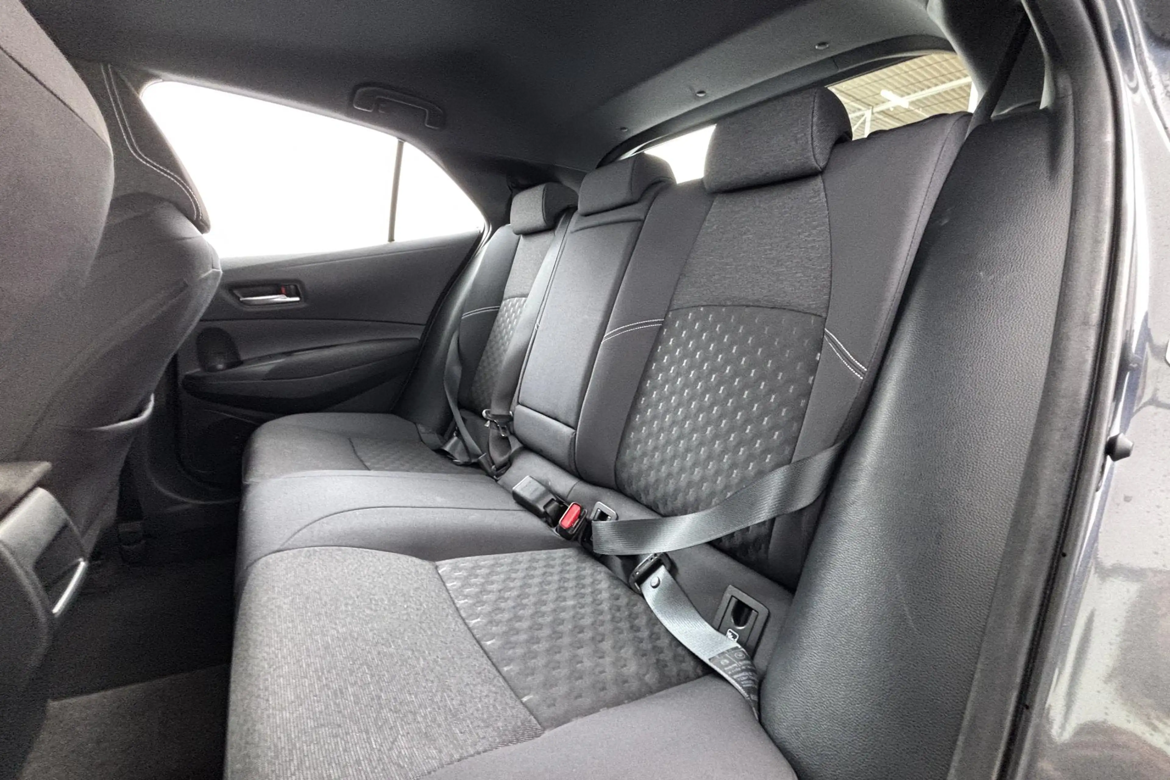 Toyota Corolla Hybrid 140 Active - Zuinige Hybride met Bewezen Be — photo 5