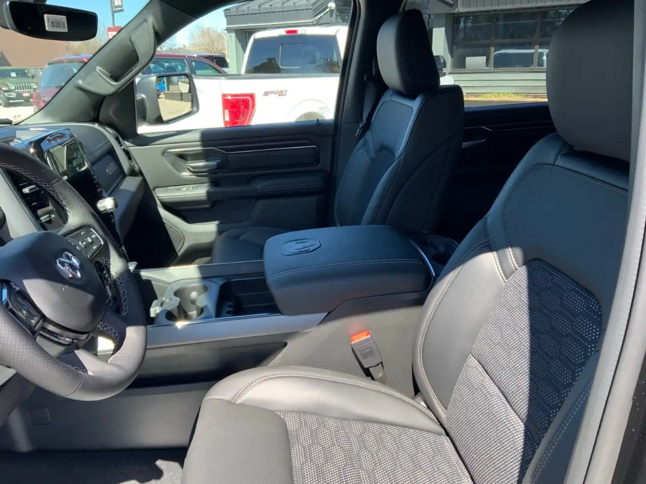 RAM 1500 снимка RAM 1500