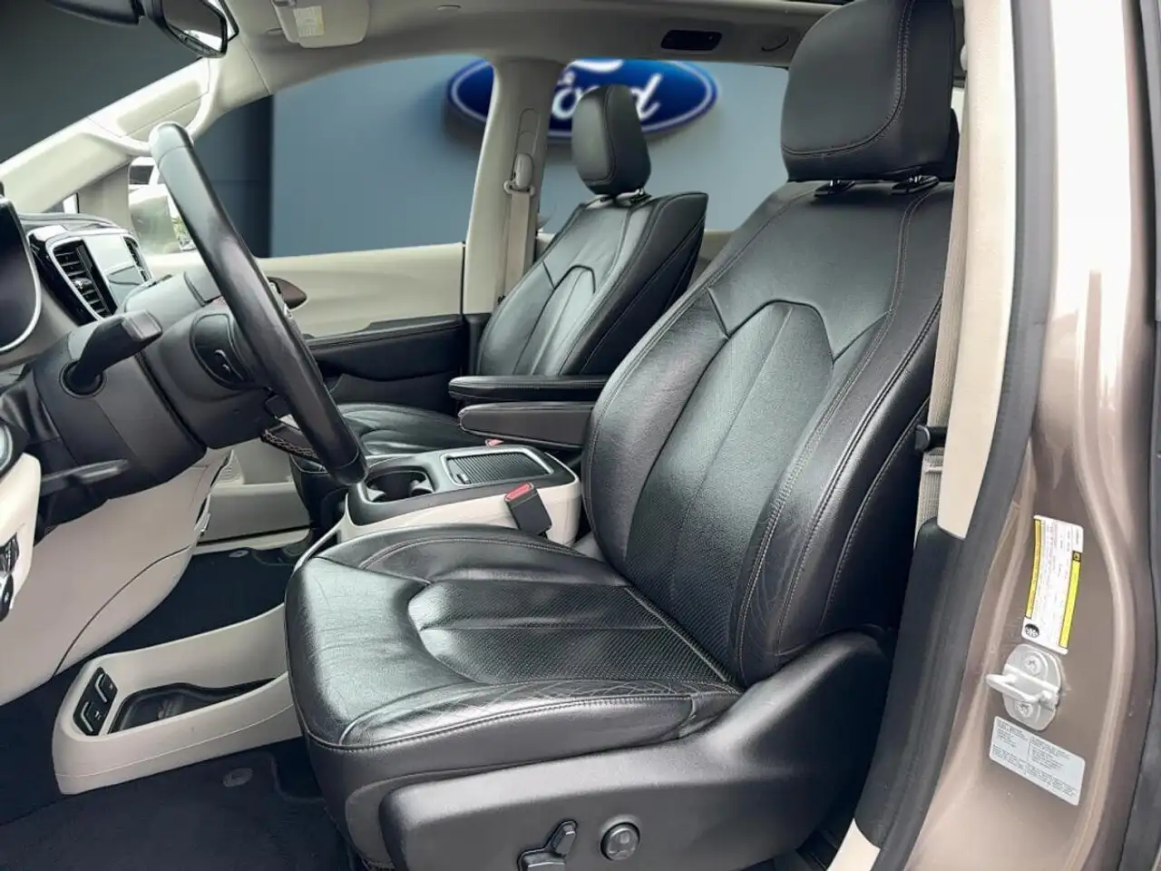 Chrysler Pacifica photo Chrysler Pacifica