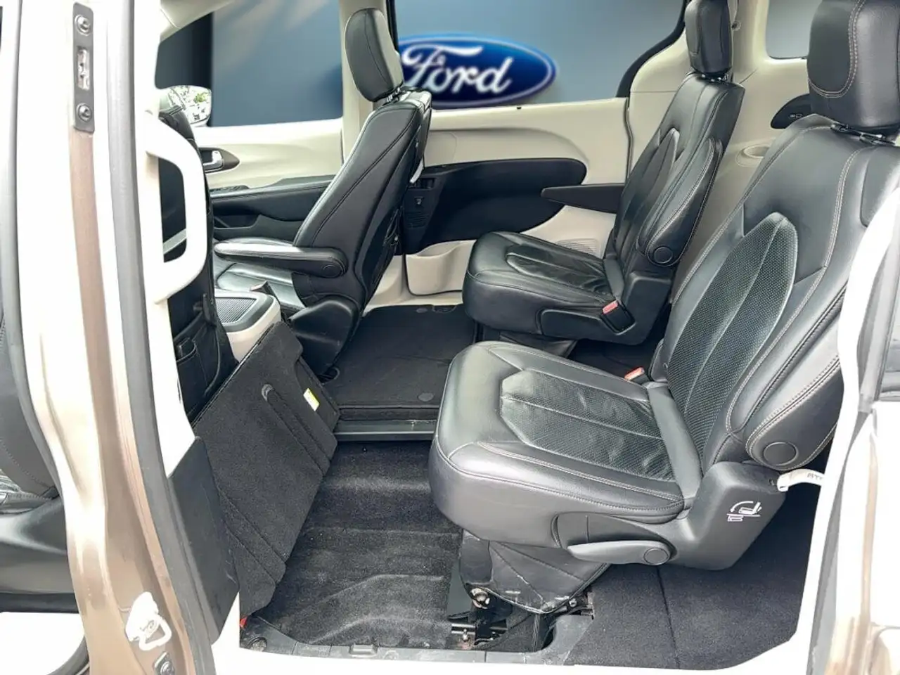Chrysler Pacifica photo Chrysler Pacifica