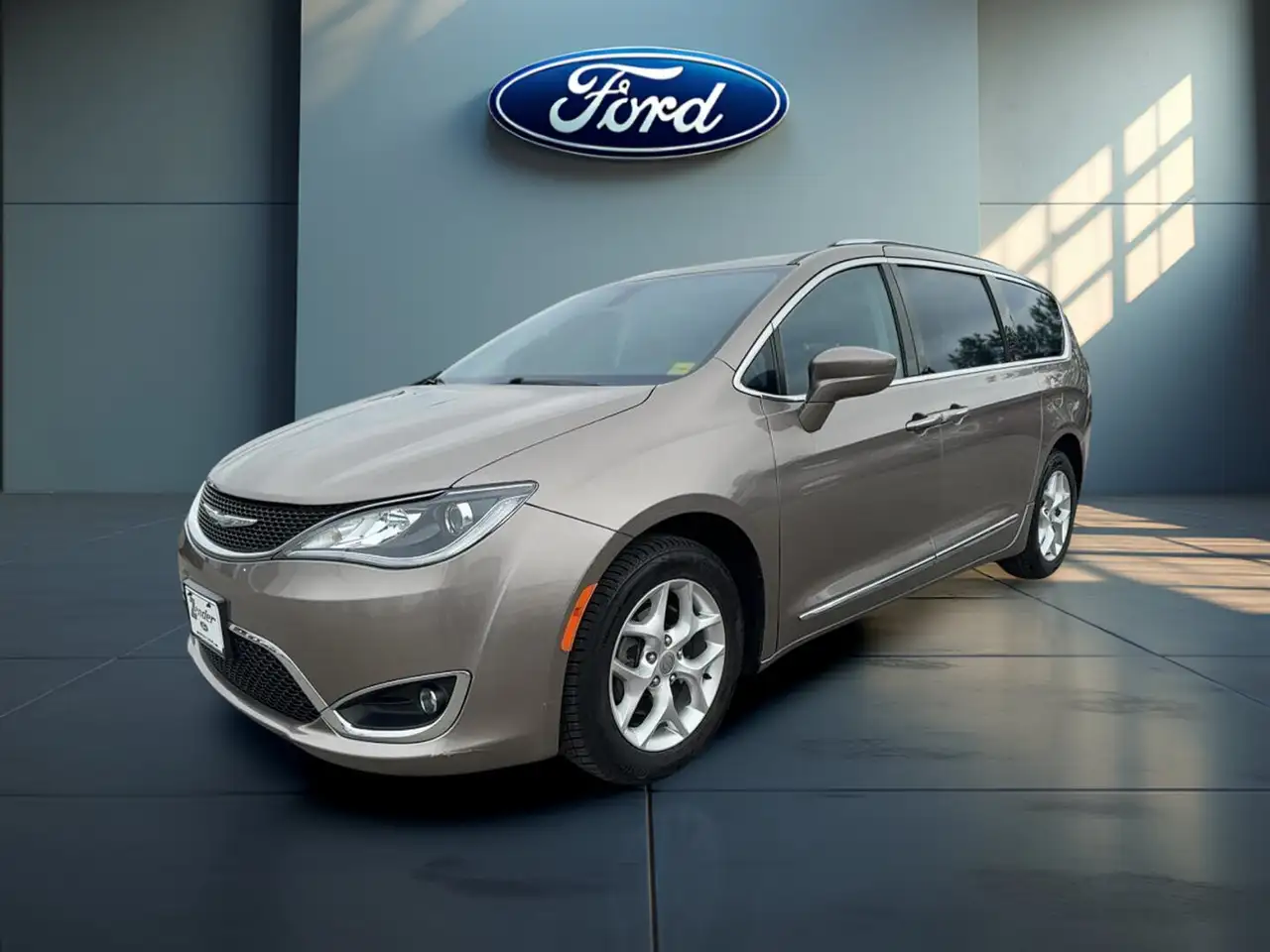 Chrysler Pacifica photo Chrysler Pacifica