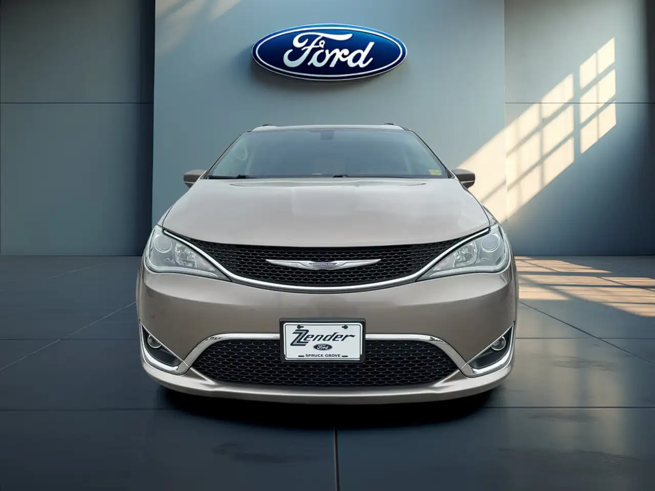 Chrysler Pacifica photo Chrysler Pacifica