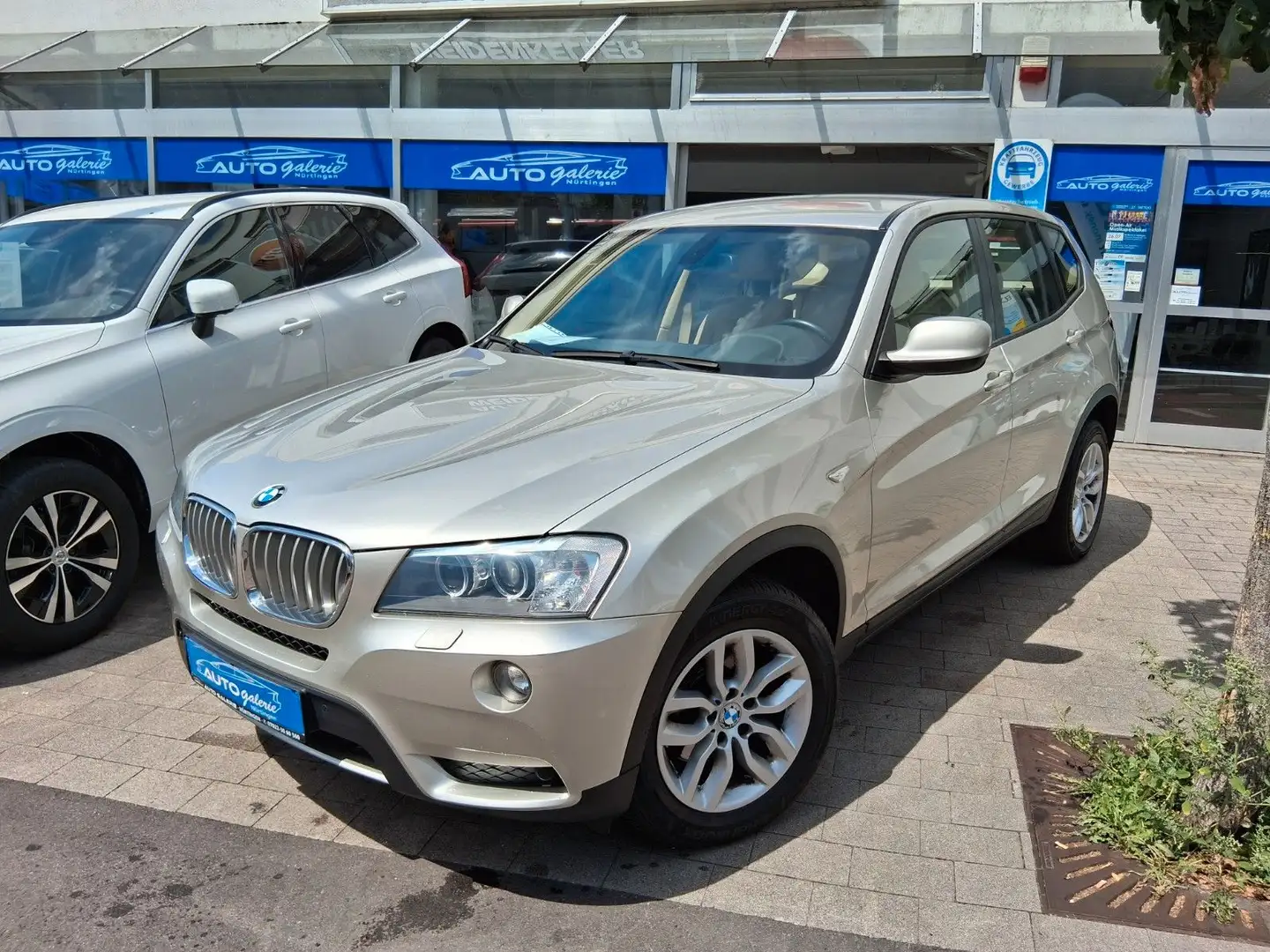 BMW X3 xDrive 30d *Beschreibung Lesen* Xenon/Navi Silber - 1