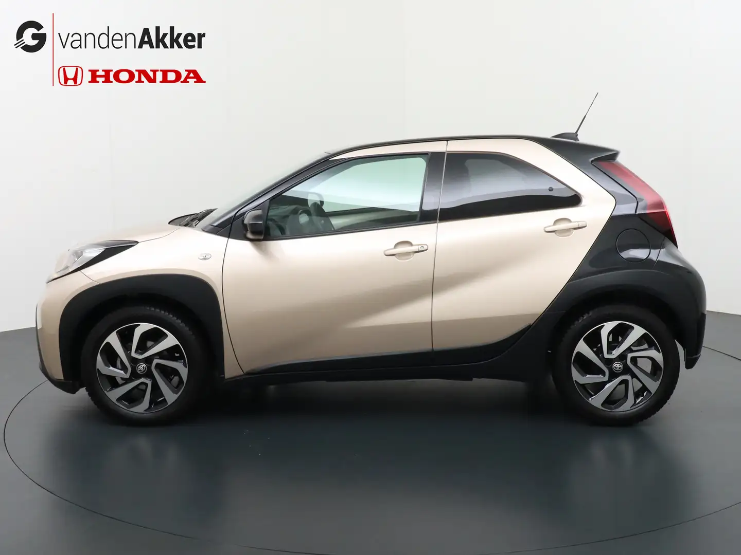 Toyota Aygo X 1.0 VVT-i MT Pulse Carplay/Android Auto Bi-Tone 4s Bruin - 2