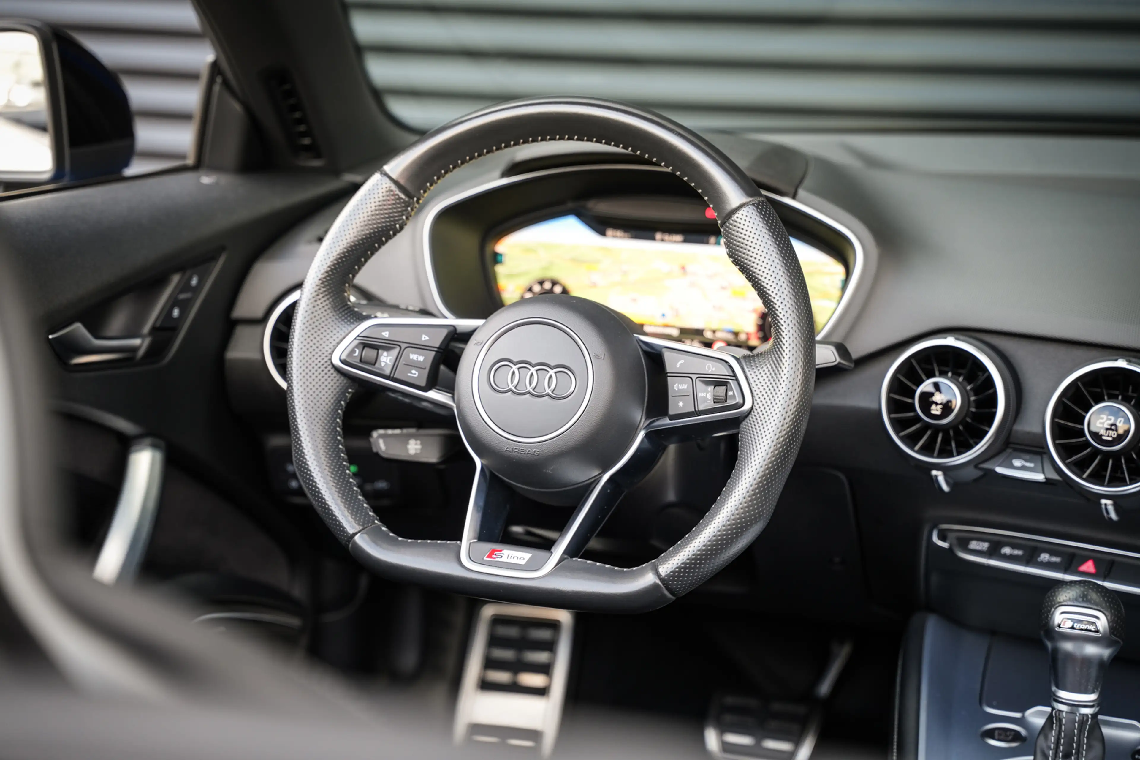 Audi TT Roadster 2.0 TFSI Competition | Virtual Dashboard — photo 11