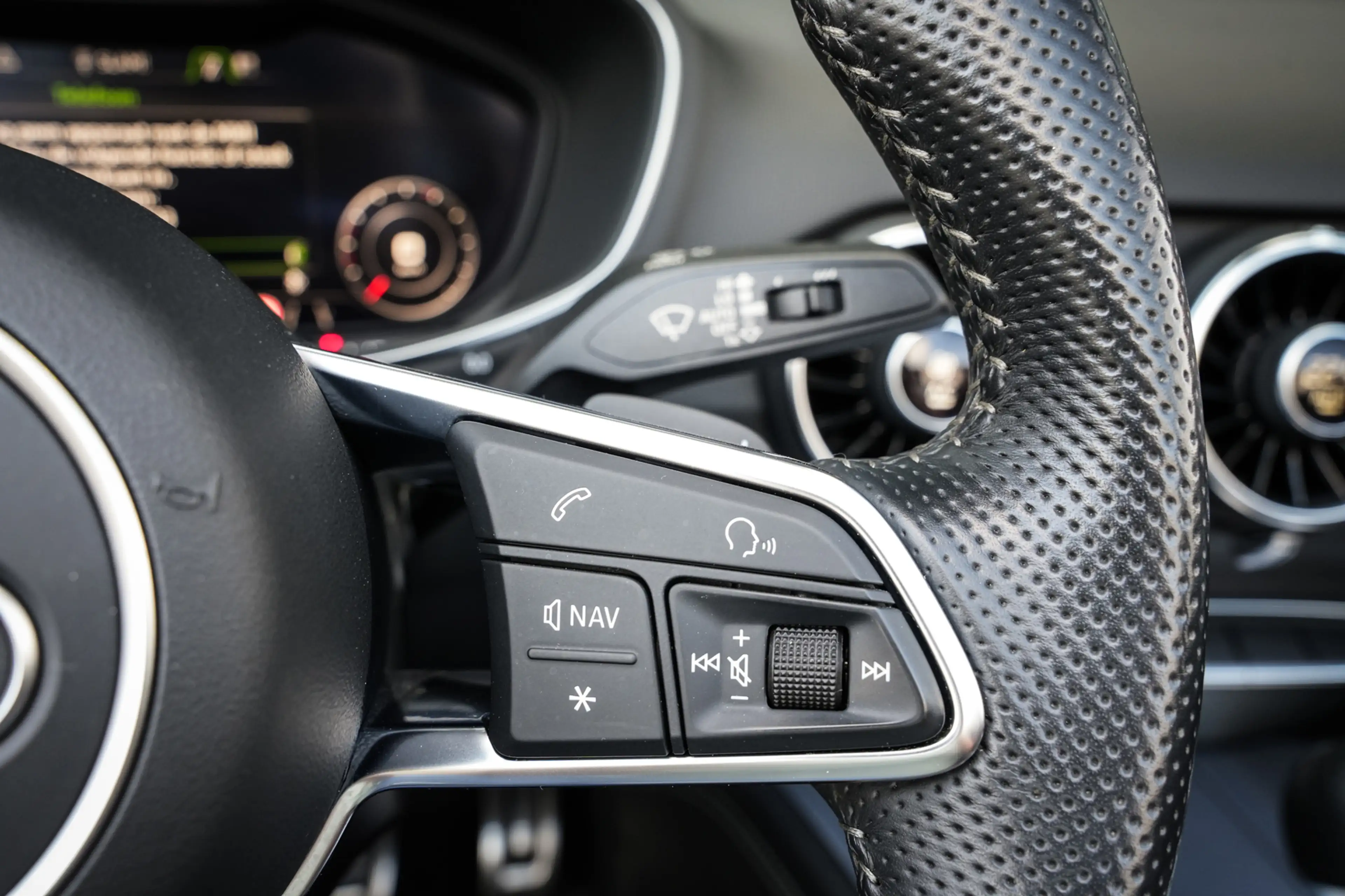 Audi TT Roadster 2.0 TFSI Competition | Virtual Dashboard — photo 23