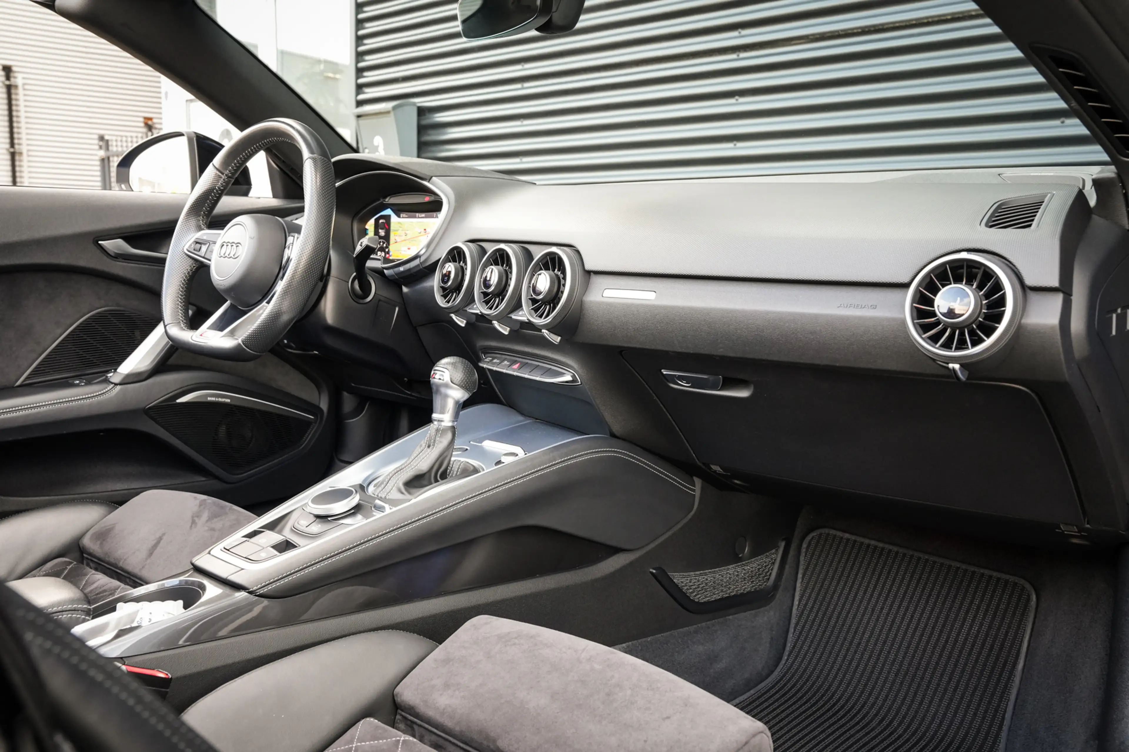 Audi TT Roadster 2.0 TFSI Competition | Virtual Dashboard — photo 12