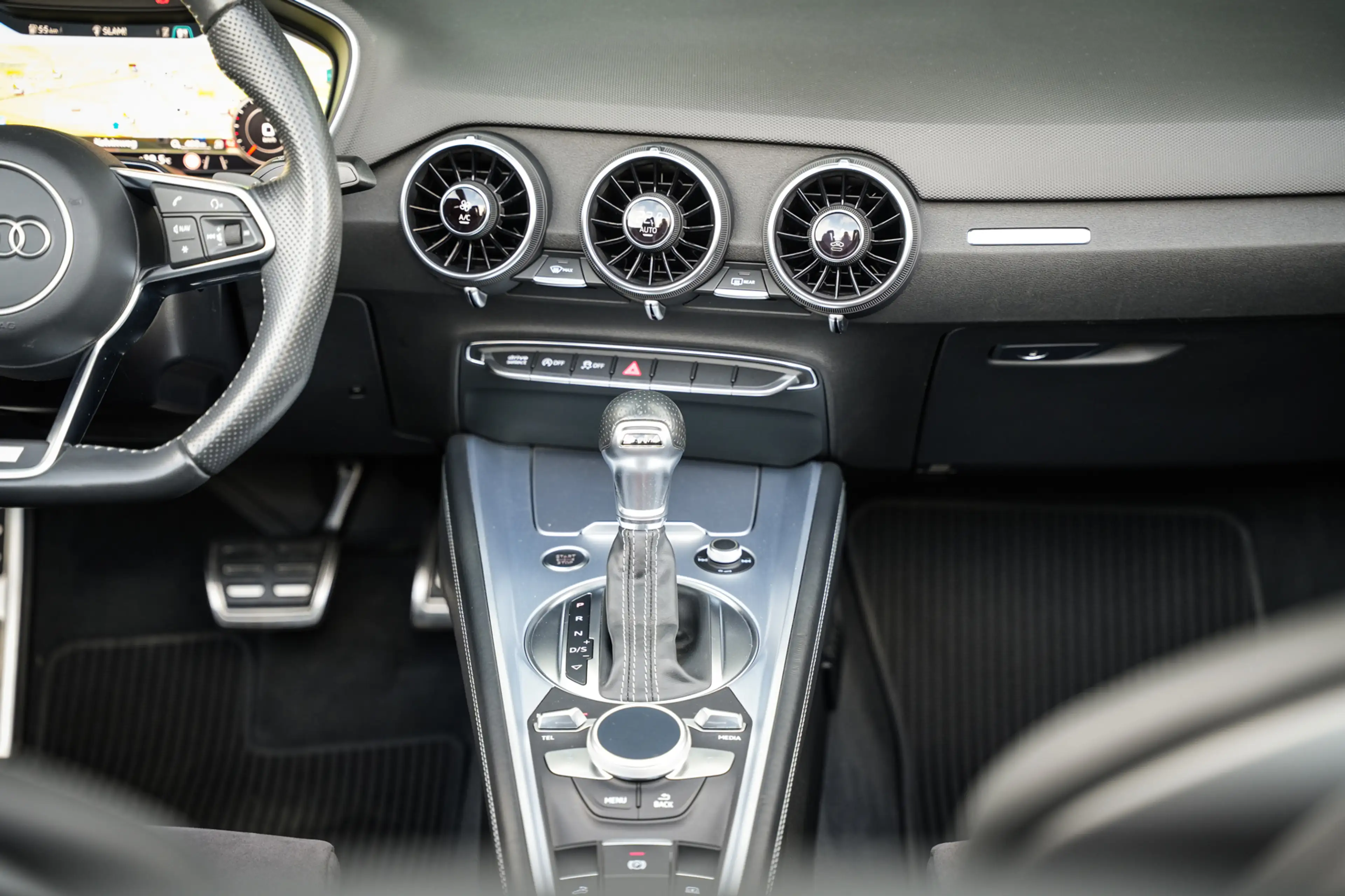 Audi TT Roadster 2.0 TFSI Competition | Virtual Dashboard — photo 10