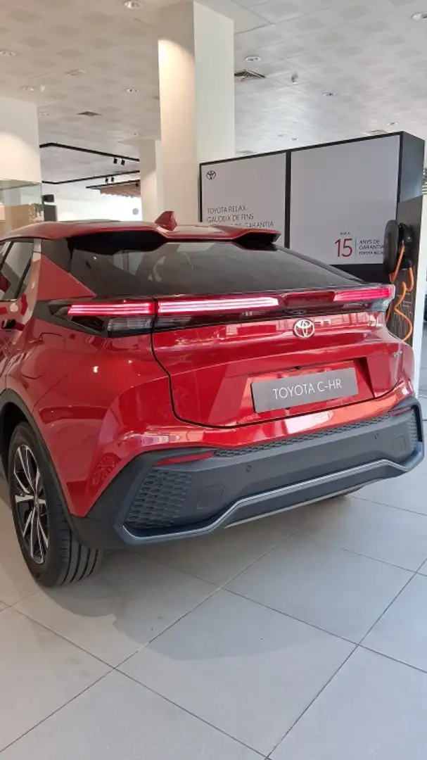 Toyota C-HR 140H Advance Rojo - 2