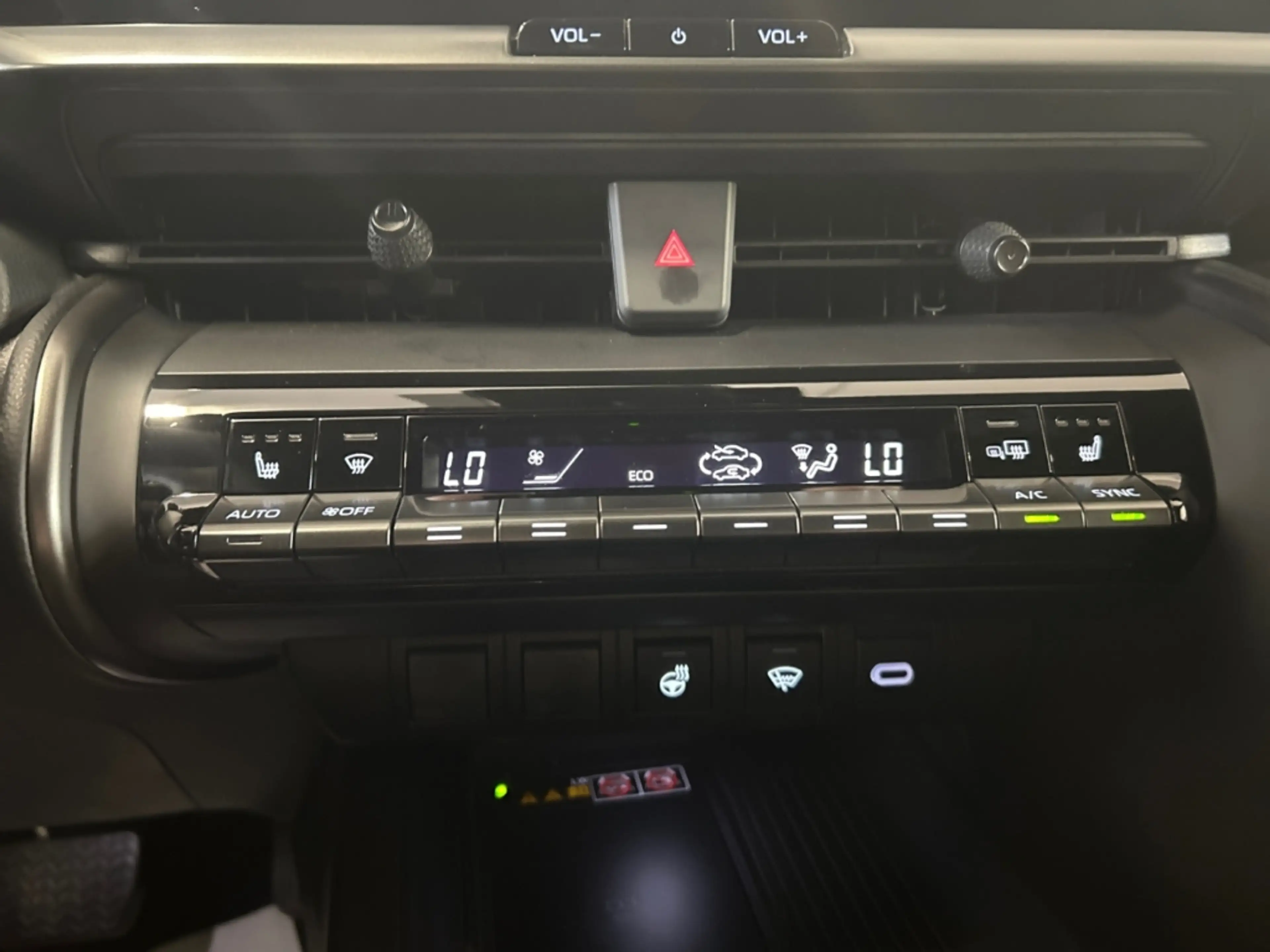 Toyota C-HR 2.0 Plug-In Hybrid Teamplayer *Technik Paket* — photo 14