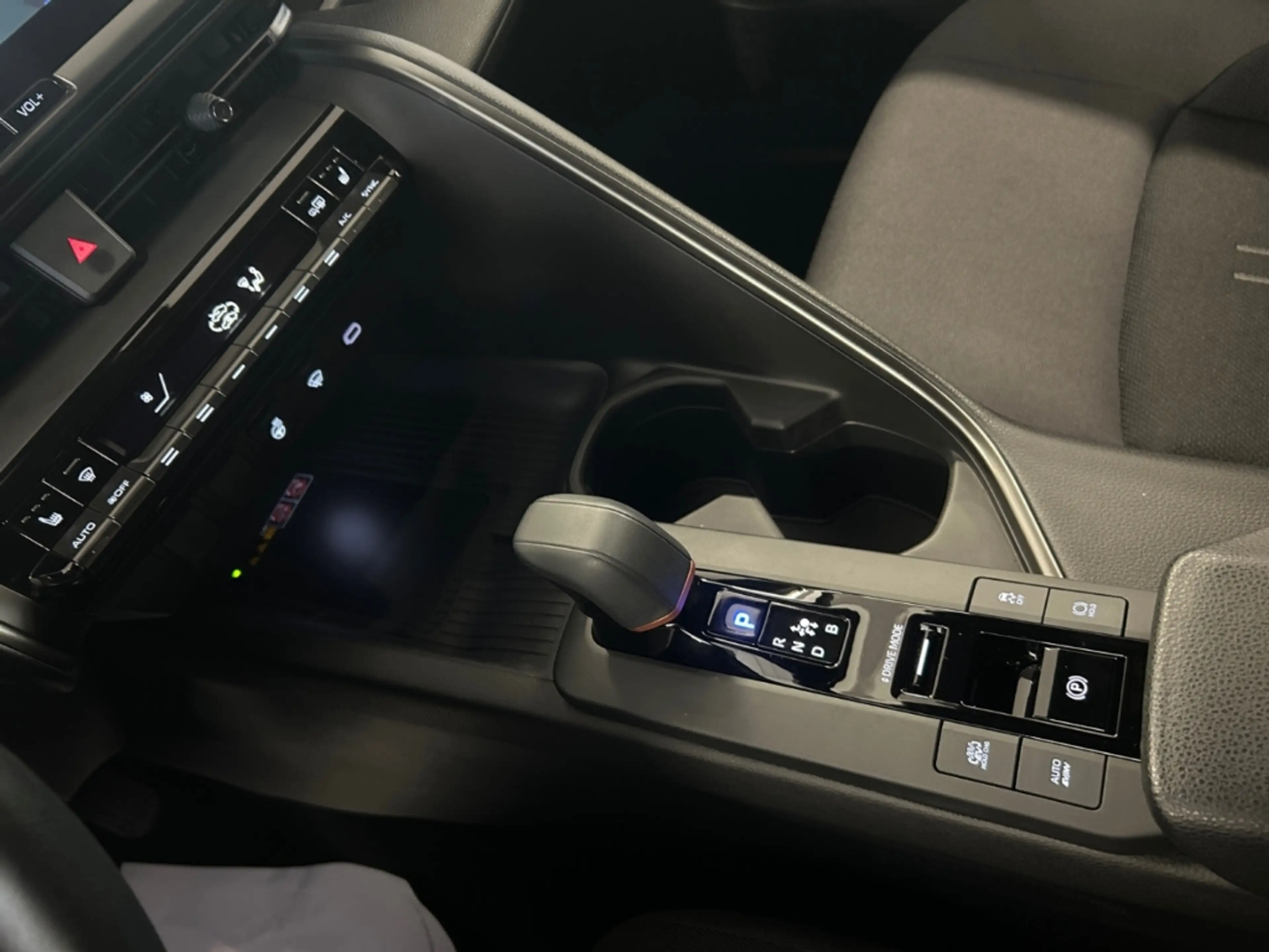 Toyota C-HR 2.0 Plug-In Hybrid Teamplayer *Technik Paket* — photo 13