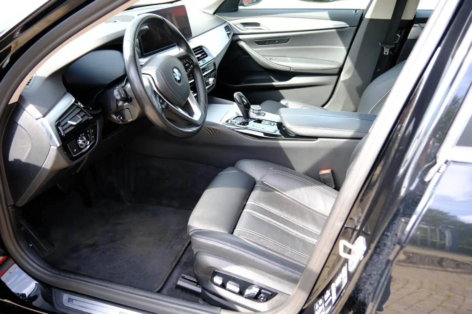 BMW 530 5-serie Touring 530d 286pk xDrive Edition Plus Aut Noir - 2
