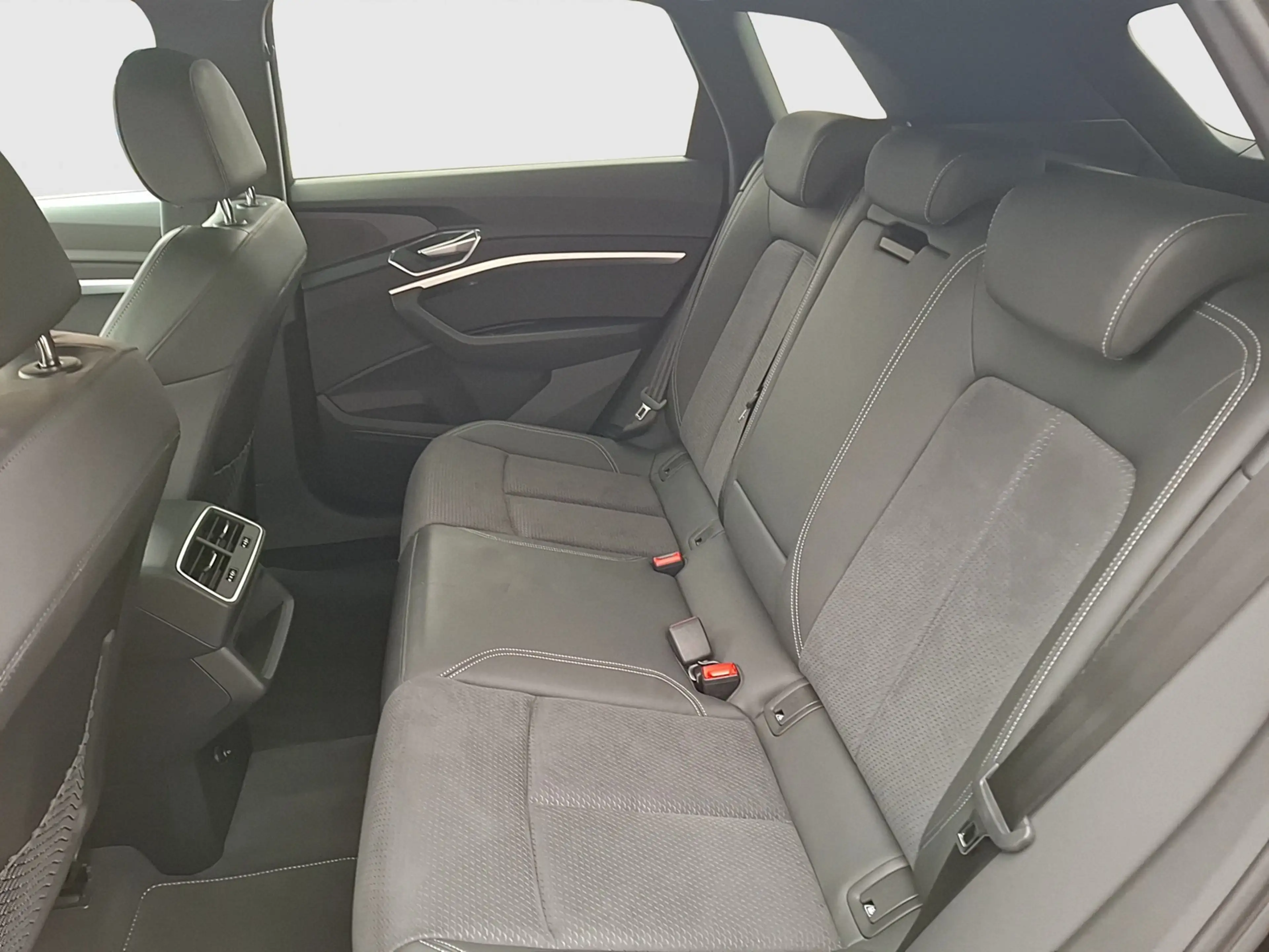 Audi e-tron 50 S line quattro LED Navi AVC SHZ GRA PDC — photo 12