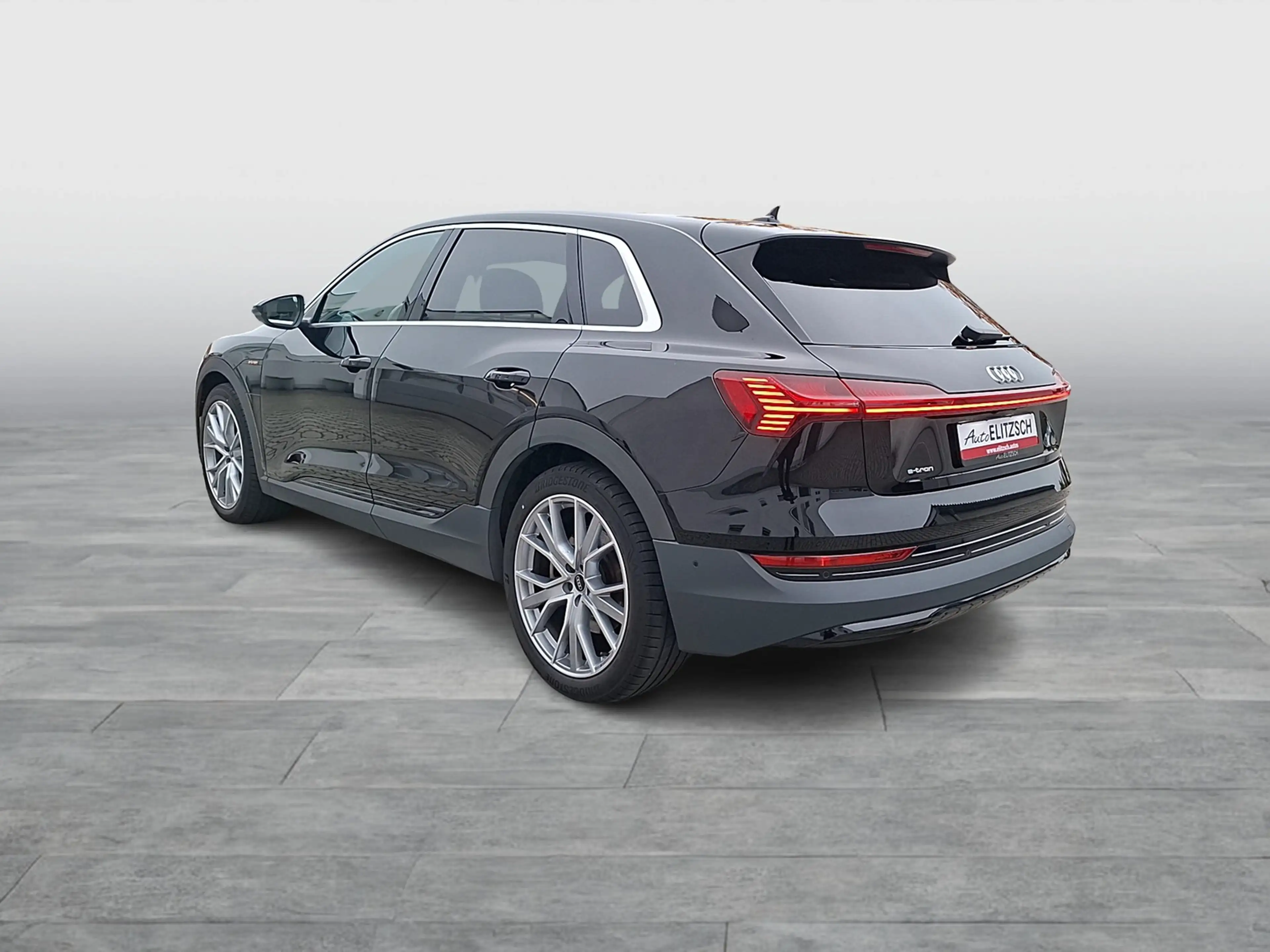 Audi e-tron 50 S line quattro LED Navi AVC SHZ GRA PDC — photo 3