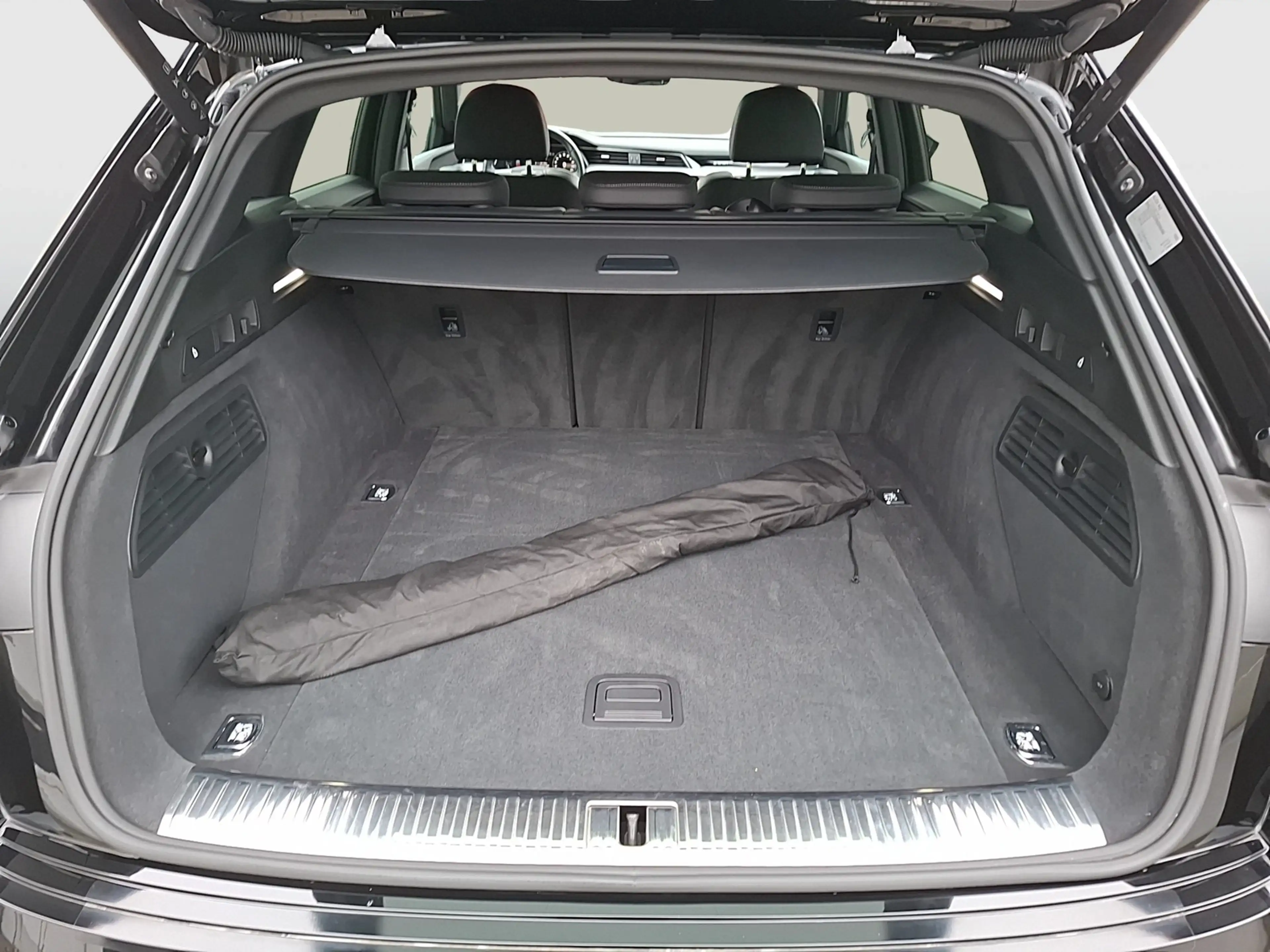 Audi e-tron 50 S line quattro LED Navi AVC SHZ GRA PDC — photo 13