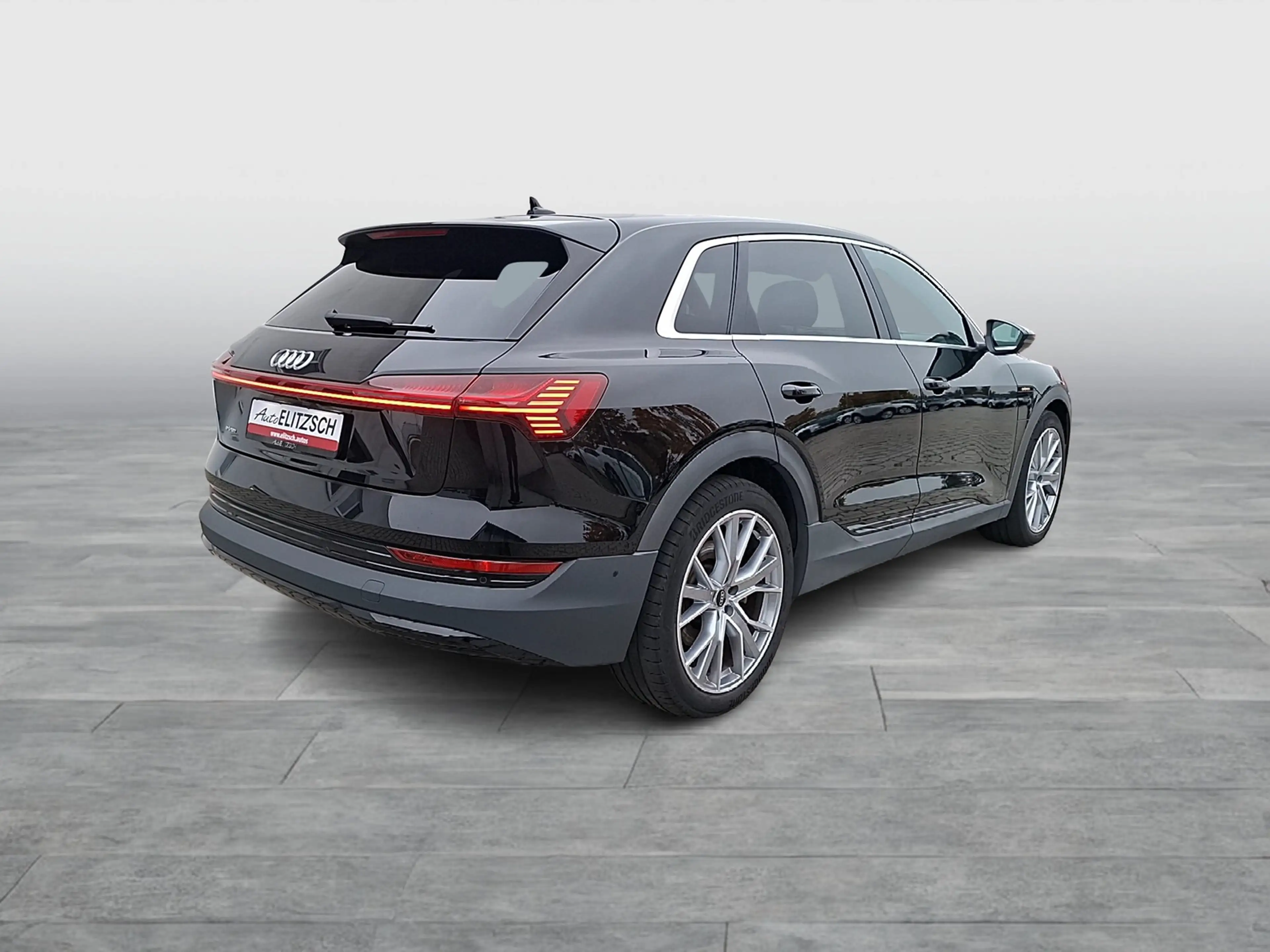 Audi e-tron 50 S line quattro LED Navi AVC SHZ GRA PDC — photo 5