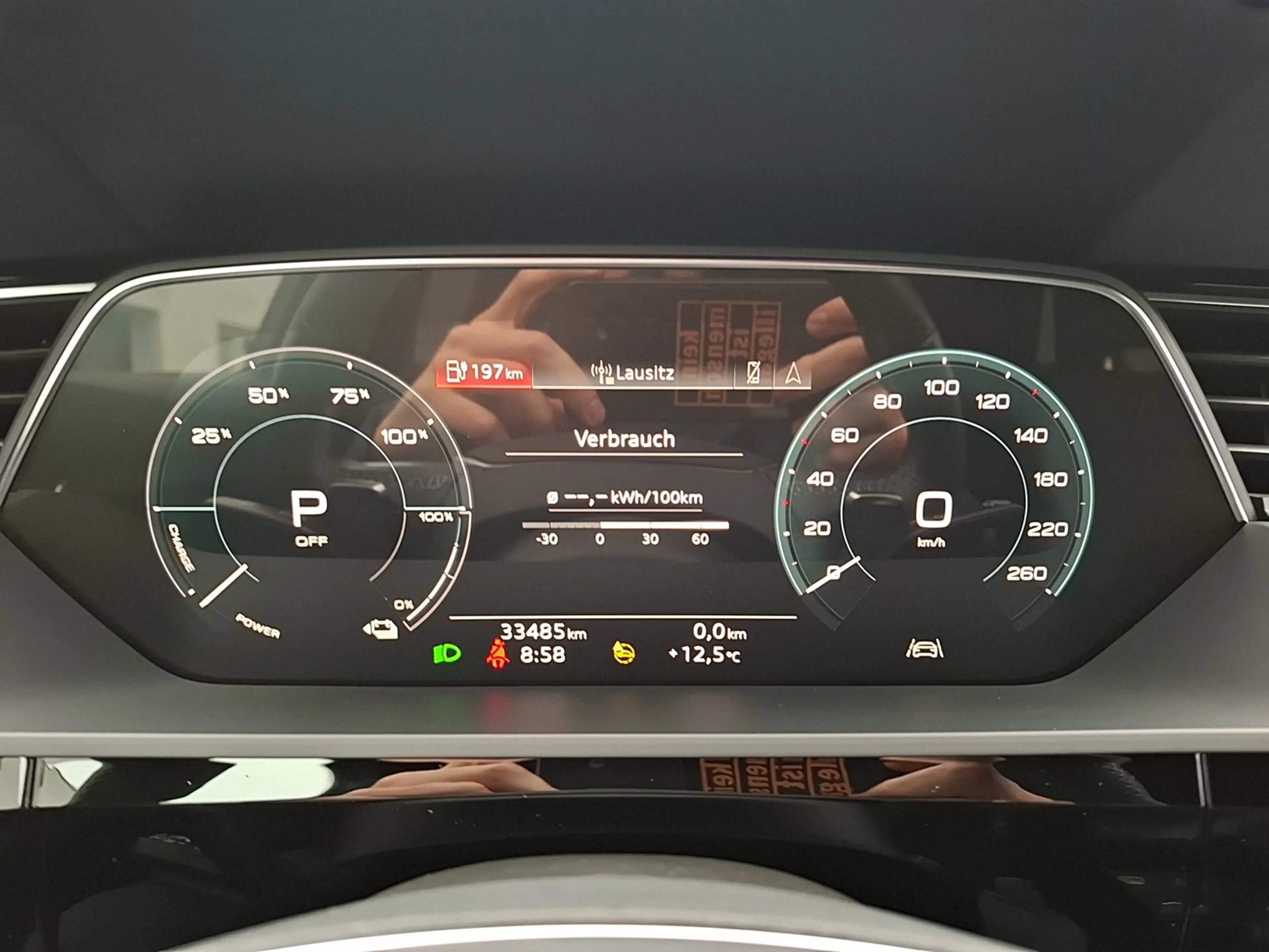 Audi e-tron 50 S line quattro LED Navi AVC SHZ GRA PDC — photo 10