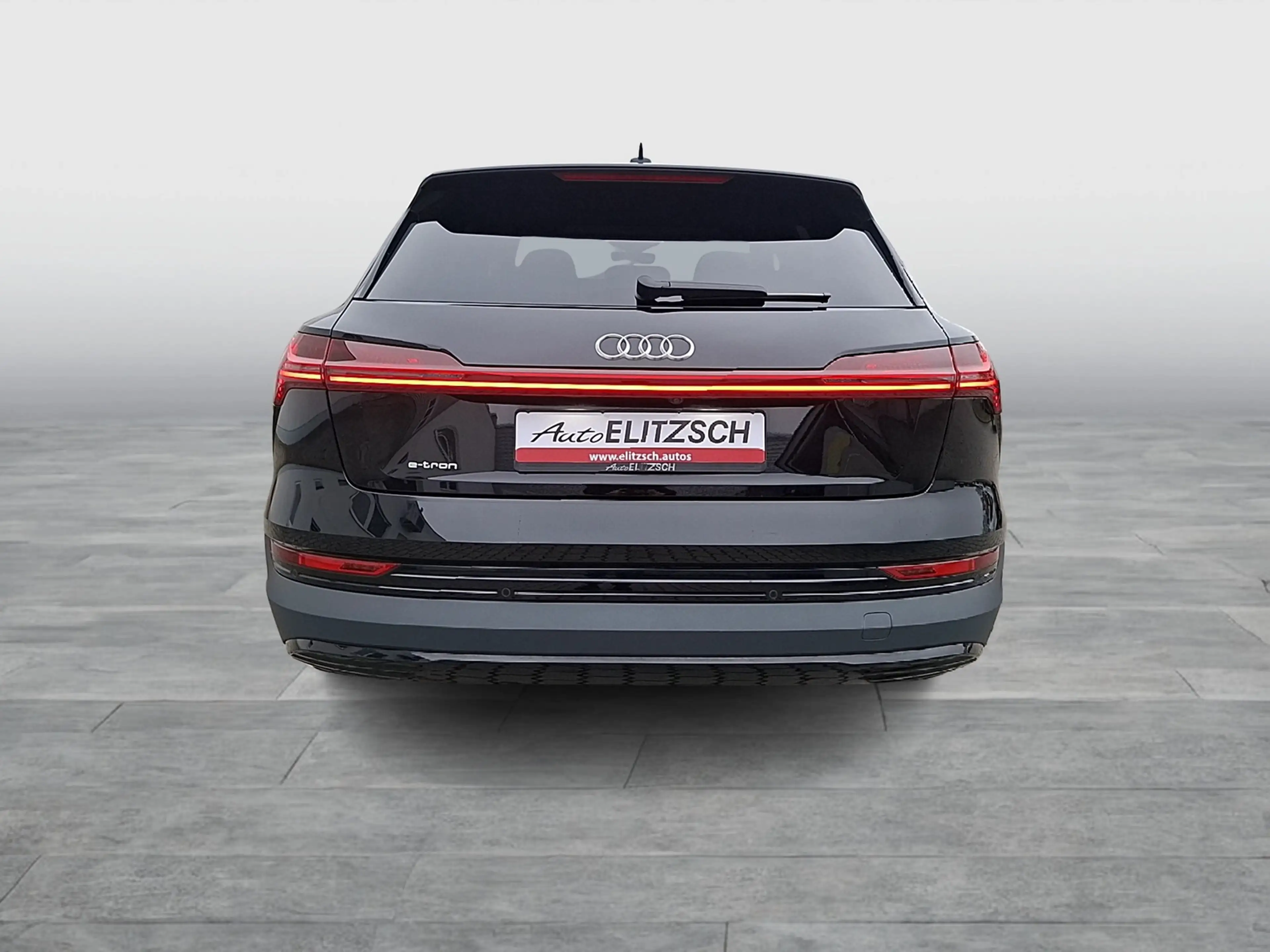 Audi e-tron 50 S line quattro LED Navi AVC SHZ GRA PDC — photo 4