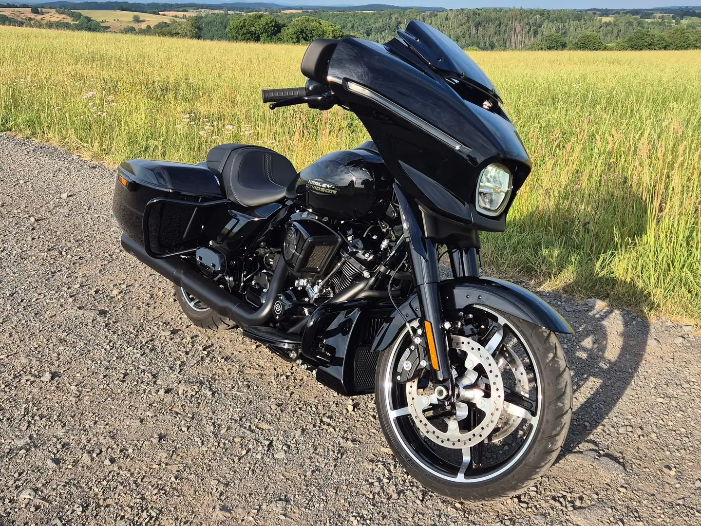Harley-Davidson Street Glide FLHX 2024 mit Jekill&Hyde WilbersNivomat Černá - 1