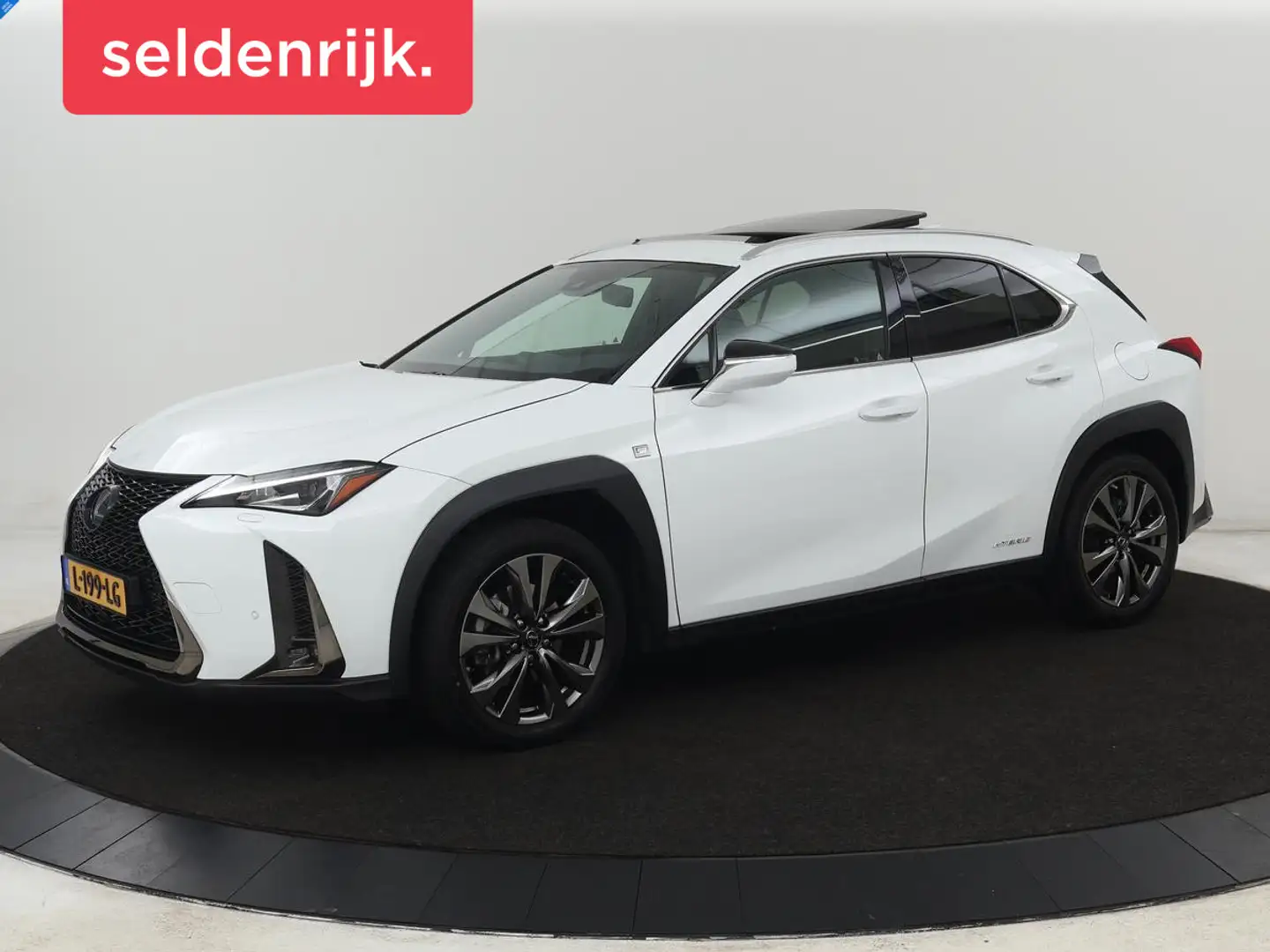 Lexus UX 250h F Sport Line | Schuifdak | Stoelverwarming | Alcan Blanc - 1