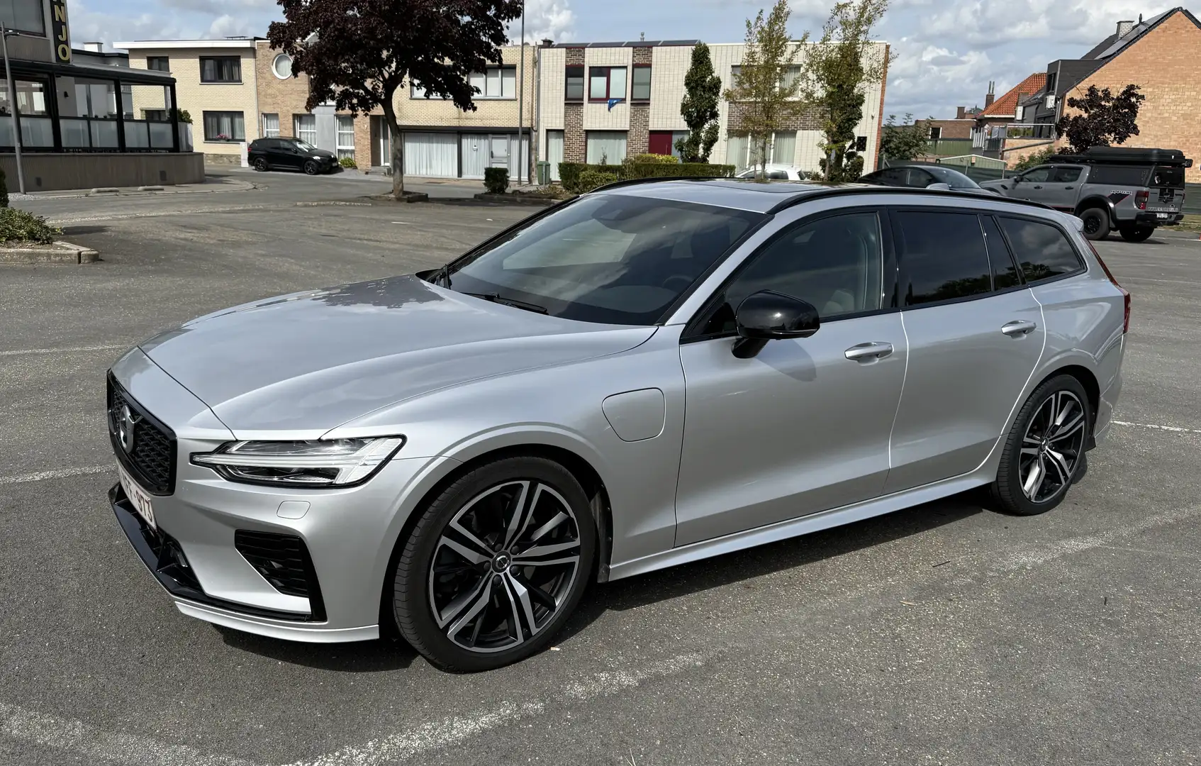 Volvo V60 T8 AWD Twin Engine R-design Polestar Engineered Zilver - 1