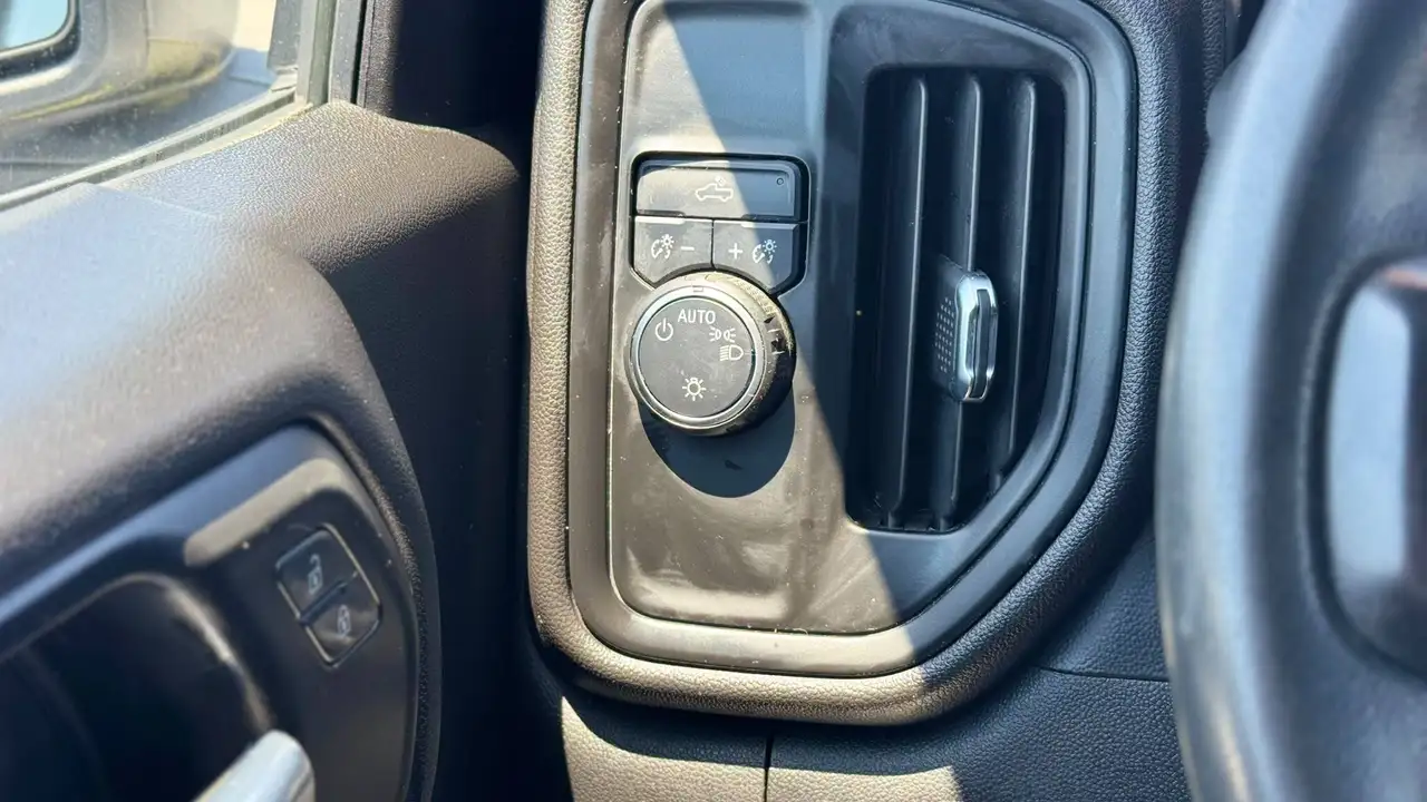 Chevrolet Silverado 1500 снимка Chevrolet Silverado 1500