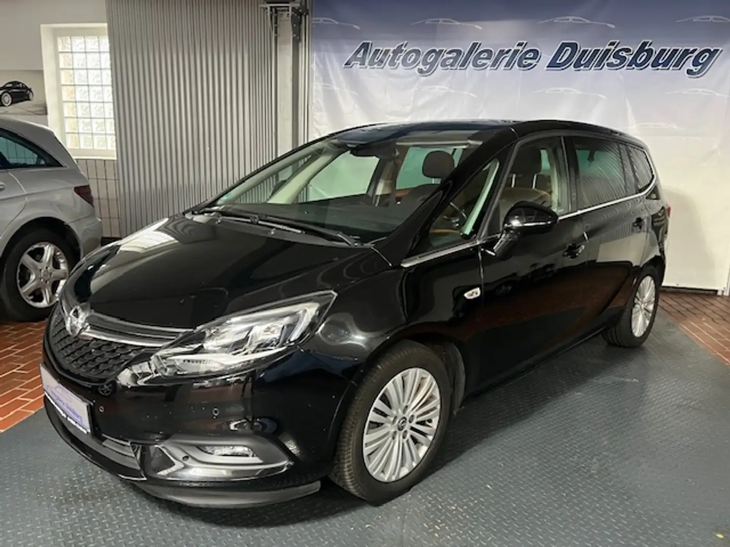 Opel Zafira Tourer 1.6 CDTI 7-Sitzer AHK Pano Navi Kamera PDC Schwarz - 2