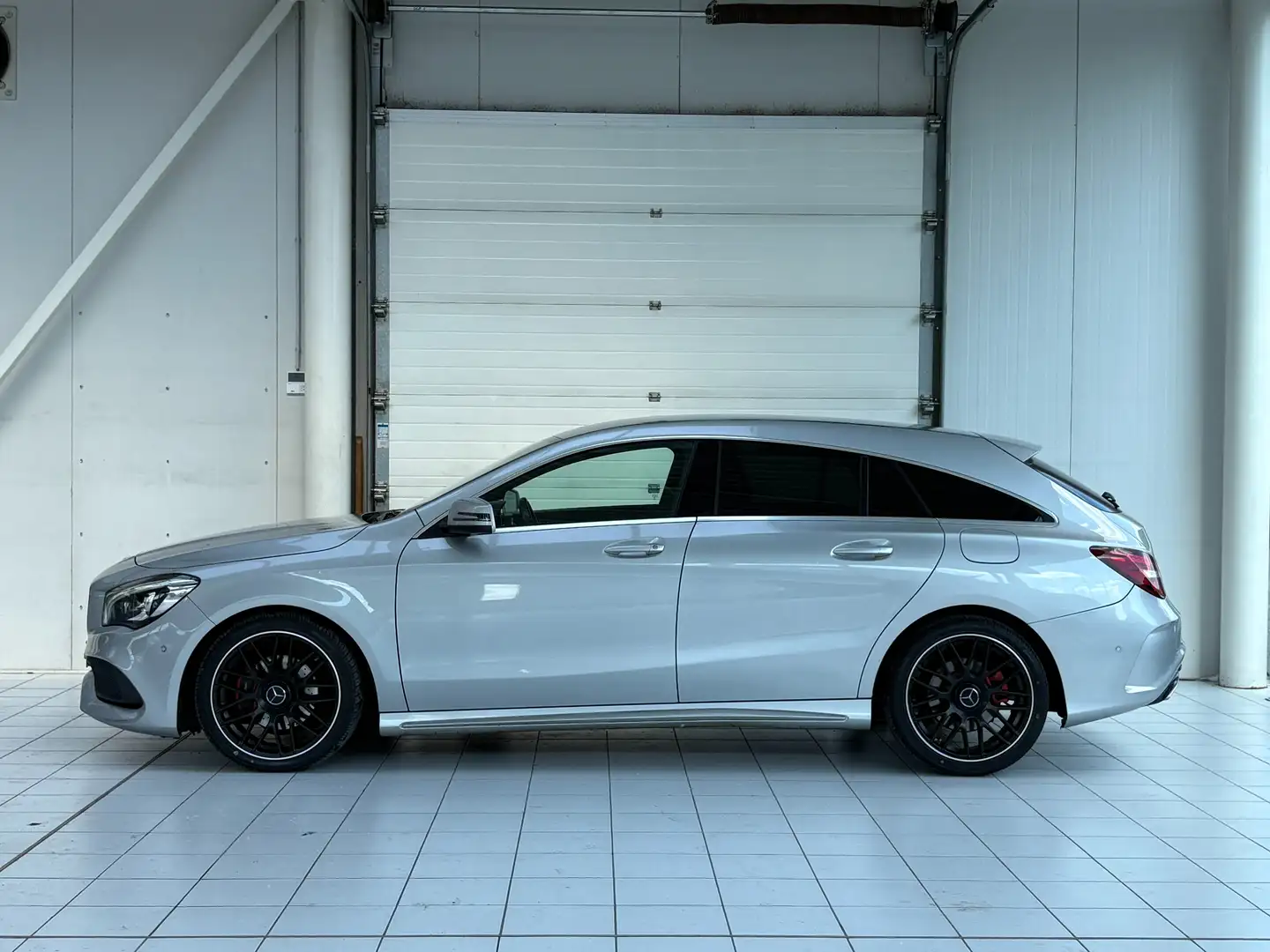 Mercedes-Benz CLA 200 d *AMG * XENON * CUIR * GPS * PDC * JANTES * Grijs - 2
