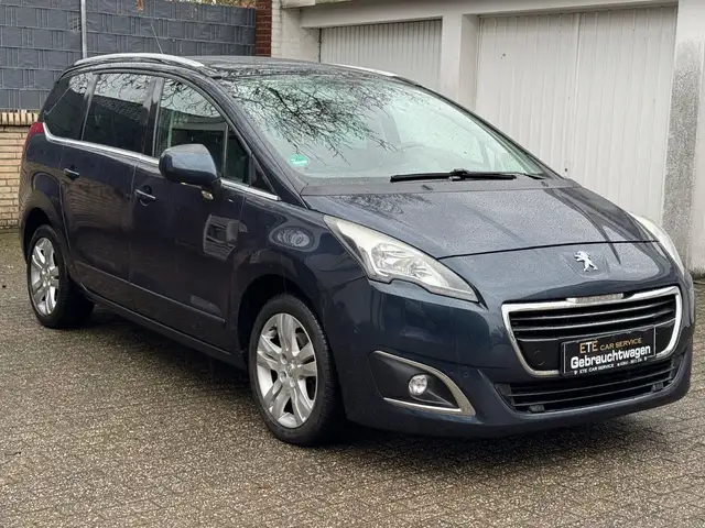 Peugeot 5008 Allure * 7 SITZE+AHK+PANO+PARK+SHZ+NAVI*