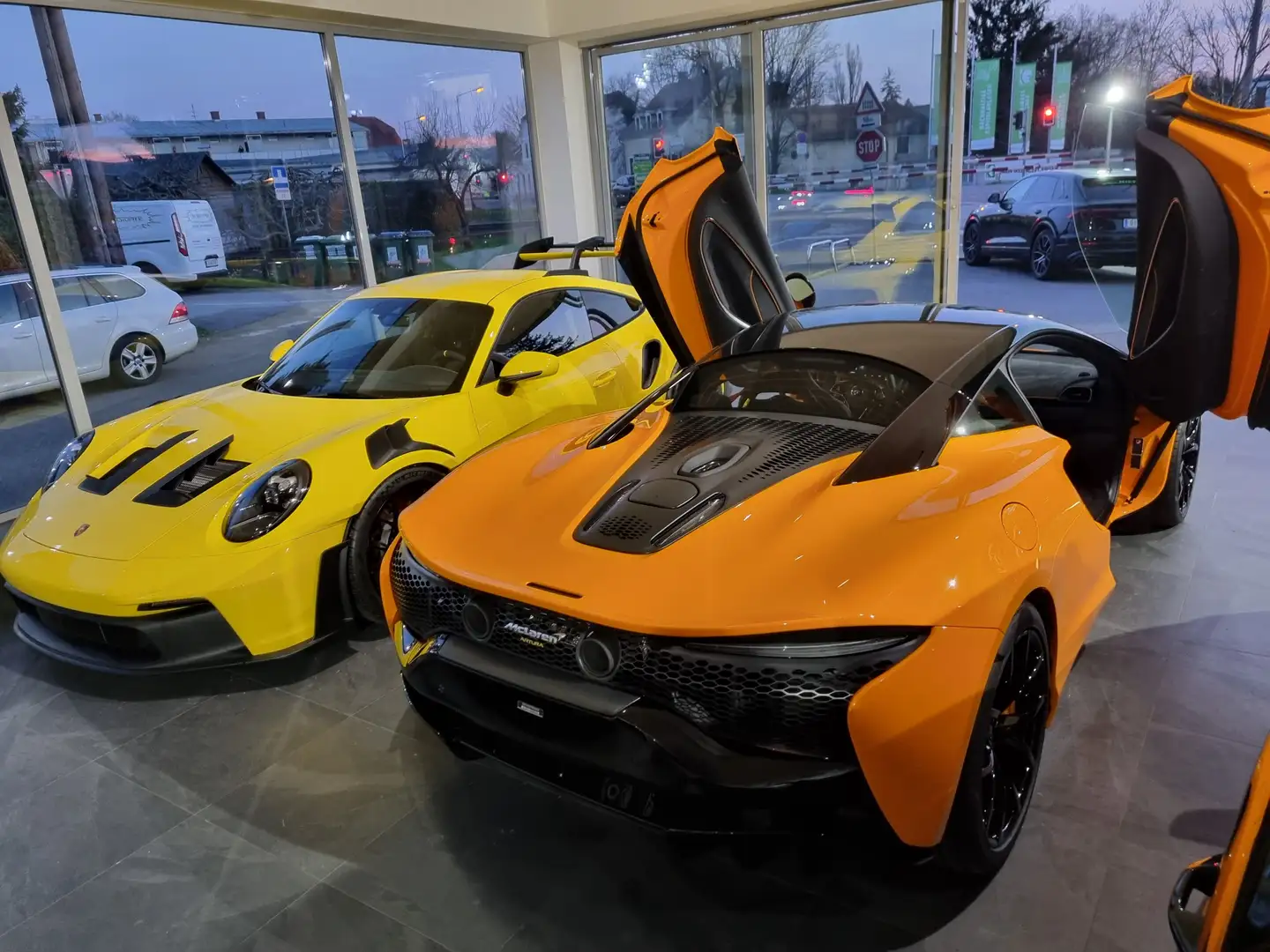McLaren Artura Performance Black Paket Lift Sport Auspuff Clubsp. Orange - 2