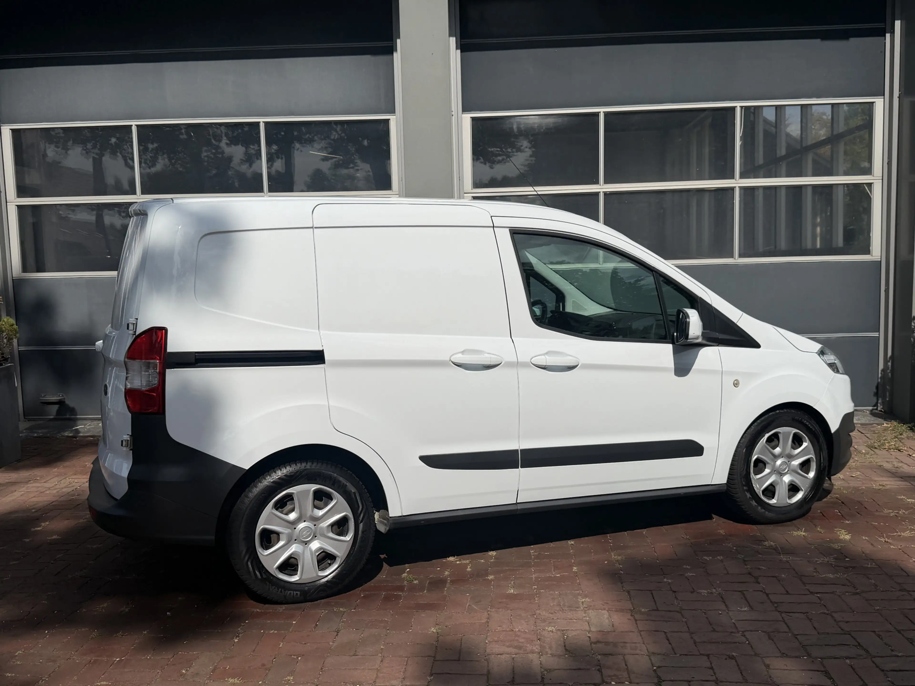 Ford Transit Courier 1.5 TDCI Trend (Bestel)  11-2017 161.622 KM — photo 2