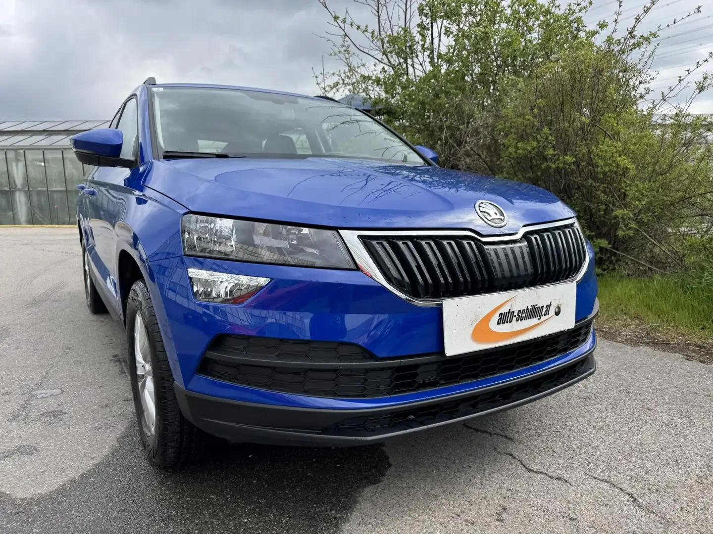 Skoda Karoq Active 1.Besitz CarPlay PDC SHZG SR WR Blau - 1