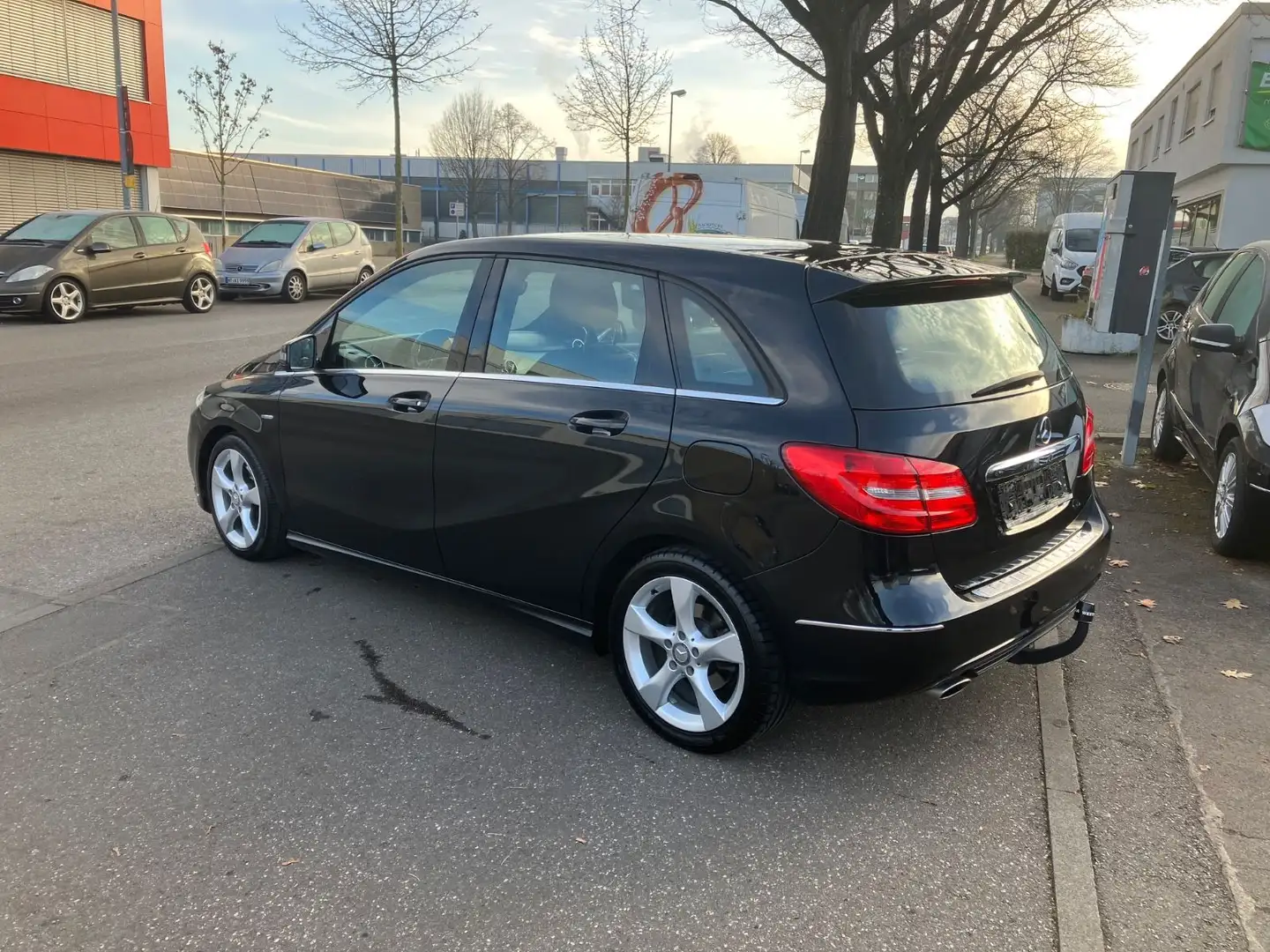 Mercedes-Benz B 180 B - Klasse B 180 Sport-Paket Schwarz - 2