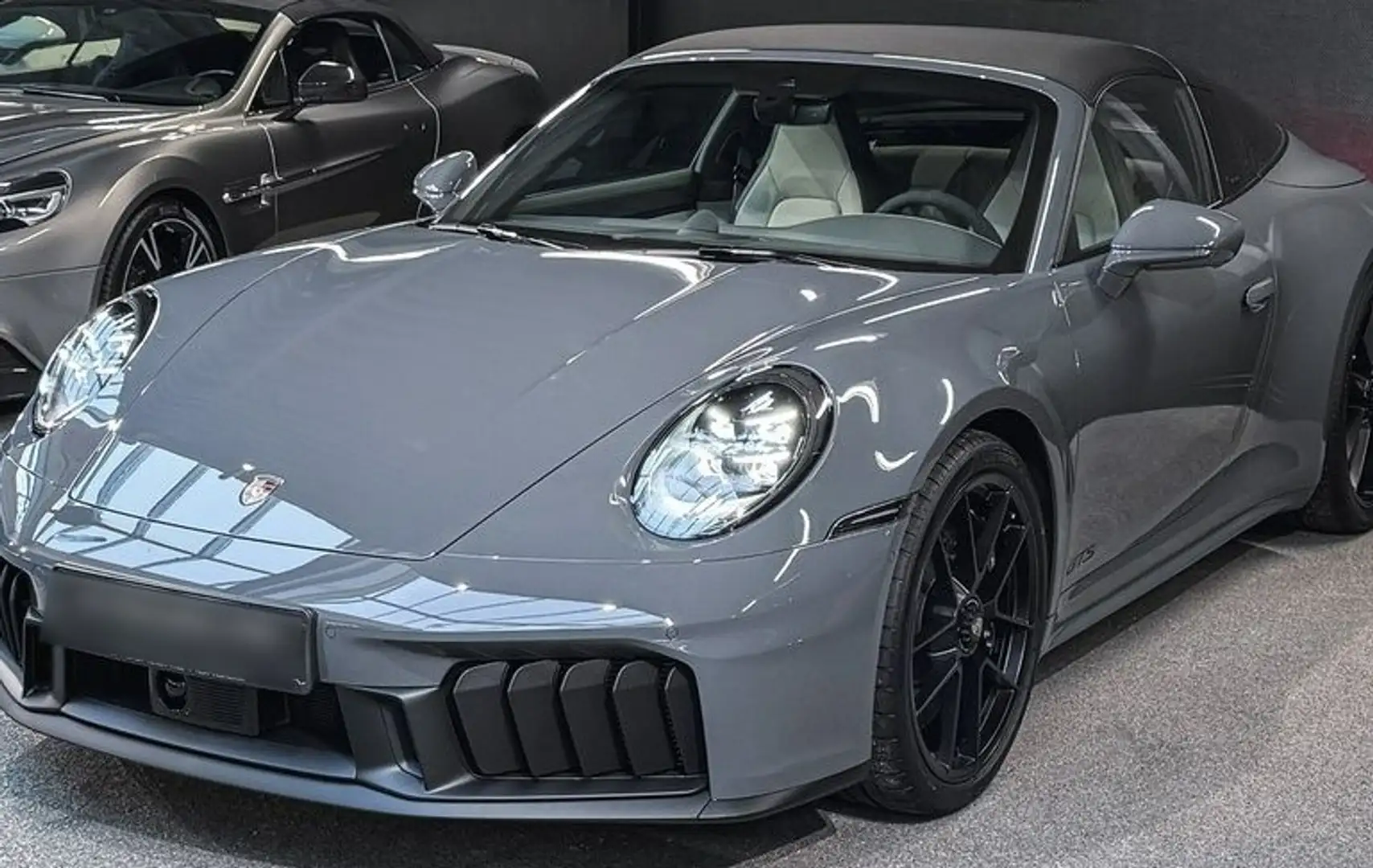 Porsche 992 Targa 4 GTS PDK Gris - 2