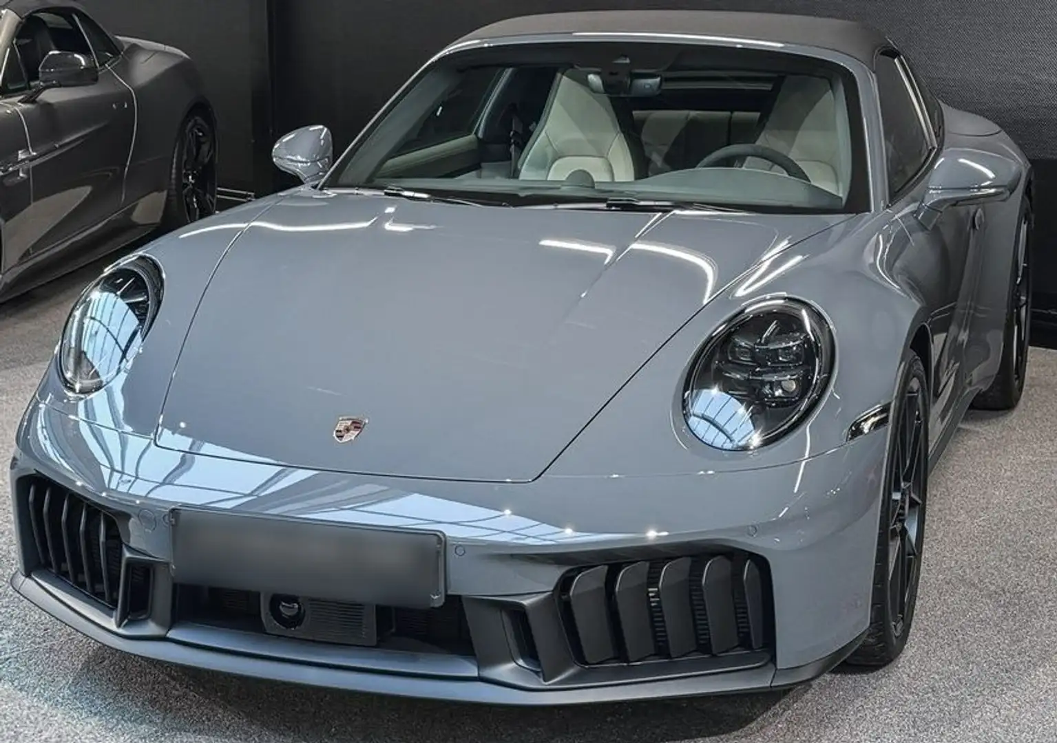 Porsche 992 Targa 4 GTS PDK Gris - 1
