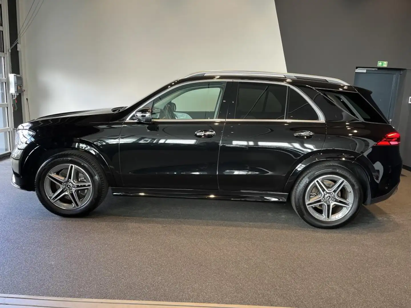 Mercedes-Benz GLE 300 d 4M AMG+Navi+AHK+Distronic+MBUX+Memory+ Чёрный - 2