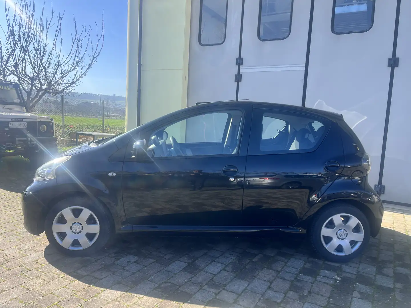 Toyota Aygo Aygo 5p 1.0 Sol Connect 5 PORTE Gris - 2