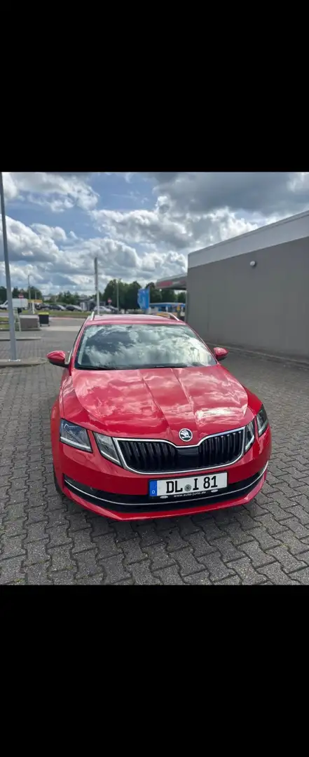 Skoda Octavia Combi 2.0 TDI DSG Premium Edition - 1