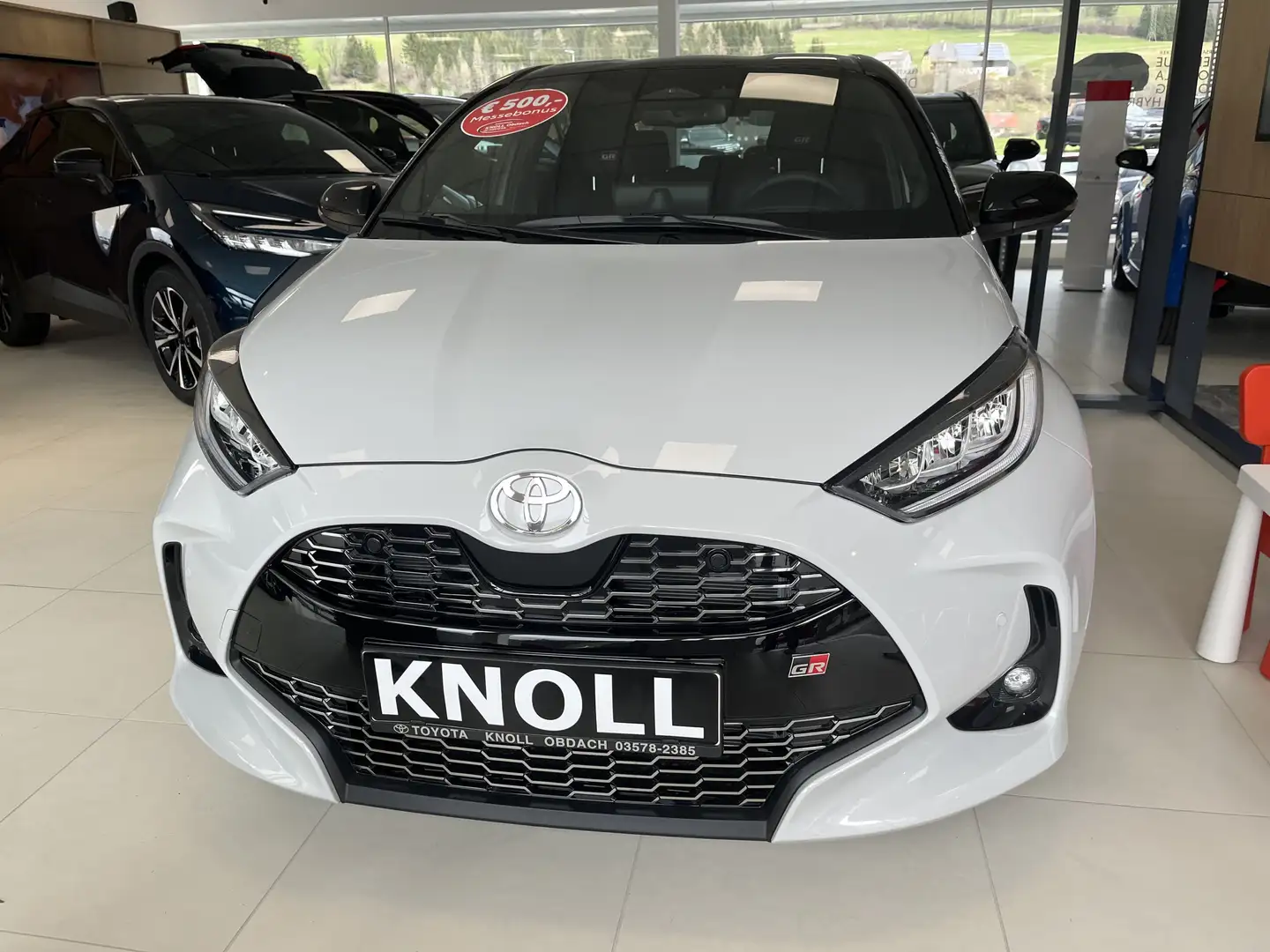 Toyota Yaris 1,5 Hybrid GR Sport 130 Safety, Navipaket Grau - 2